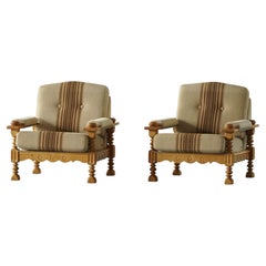 Milieu du XXe siècle, paire de fauteuils de salon signés Henning Kjærnulf, chêne et laine, années 1960