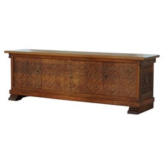 Großes Sideboard im dänisch-modernen Stil aus geschnitztem Eichenholz von Max A. Rasmussen, Dänemark, 1940er Jahre