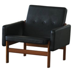 Sillón de roble y cuero diseñado por Jørgen Bækmark para FDB Møbler, Dinamarca, década de 1960