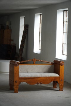 Skulpturales Jugendstil-Sofa aus Ulmenholz und Lammwolle, gefertigt von einem dänischen Tischler, 1920er Jahre
