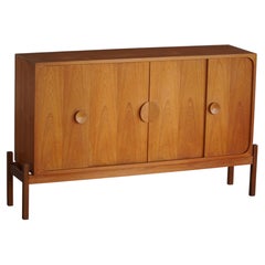 Buffet danois de style « Mid-Century Modern », aux lignes sculpturales, en teck, avec portes coulissantes, années 1960