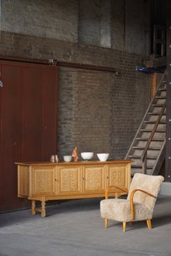 Danish Mid Century Modern Low Oak Sideboard by Henning Kjærnulf, 1960s