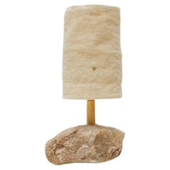 Petite lampe de bureau Hjra, filée à la main, abat-jour en laine tissée à la main, fabriquée à Rock & Reed