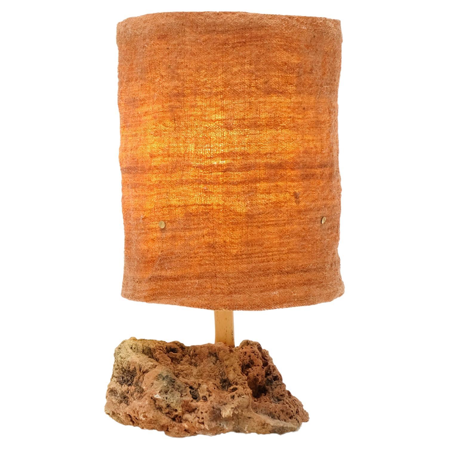 Lampe de bureau Hjra, abat-jour en laine filée et tissée à la main, fabriquée en roche et roseau