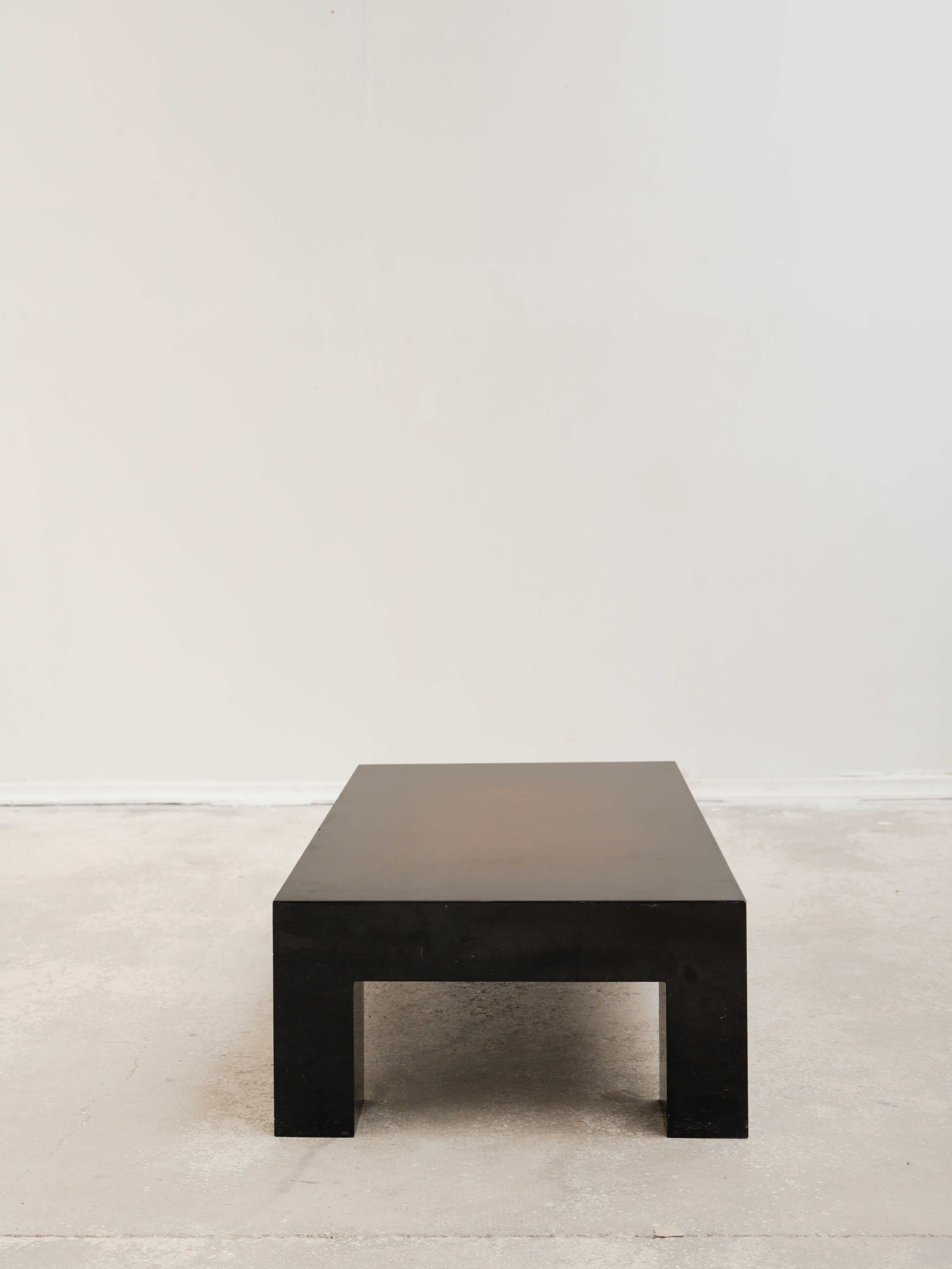 Late 20th Century Rectangular coffee table in flame-lacquered wood, 1980's For Sale