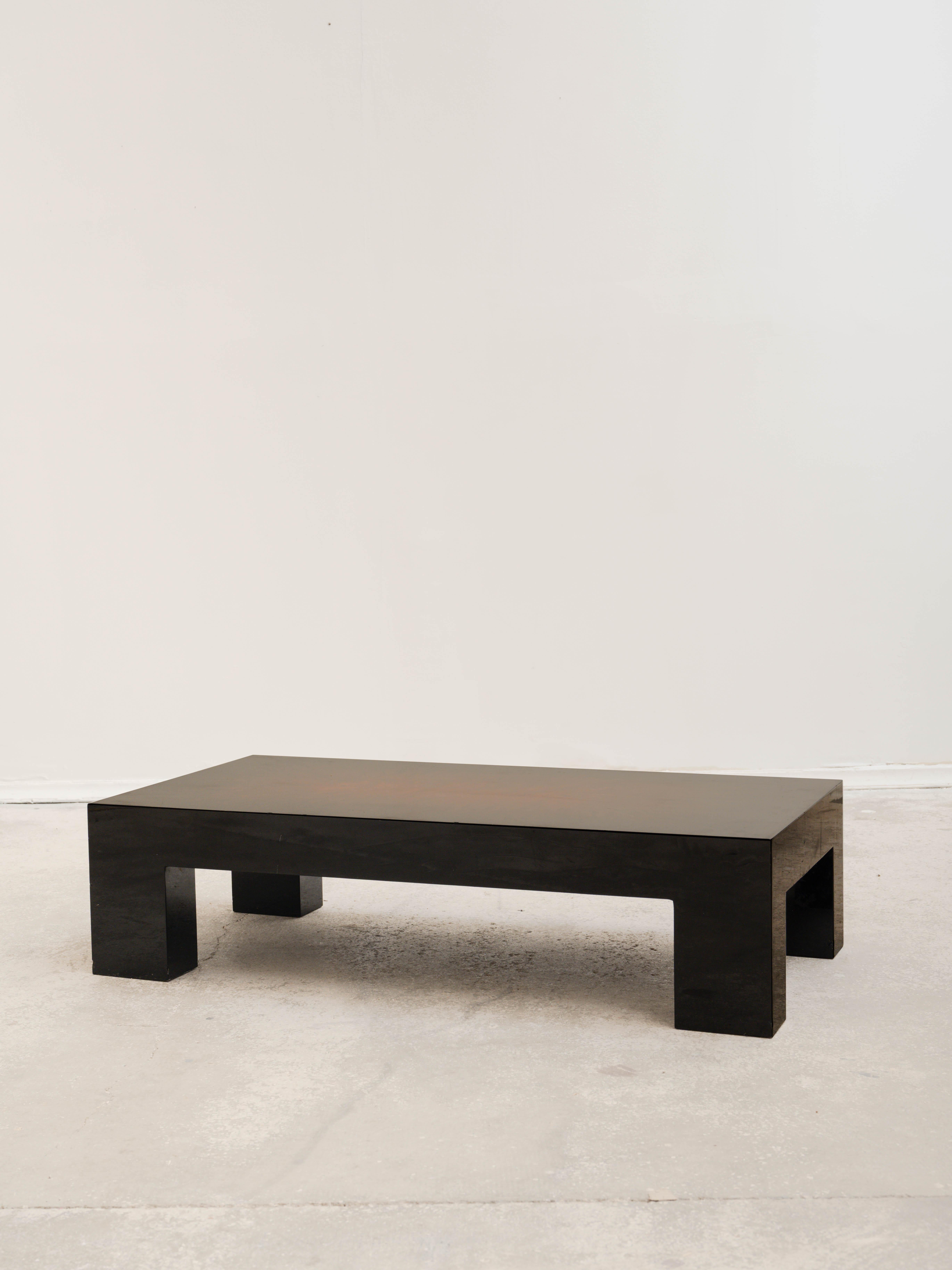 Lacquered Rectangular coffee table in flame-lacquered wood, 1980's For Sale