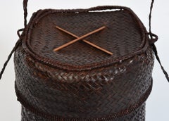 XXe siècle, panier en bambou du Laos avec couvercle