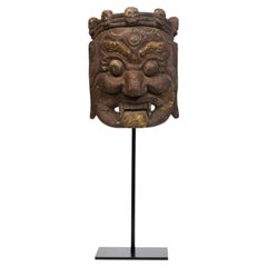 Maschera buddista tibetana del XIX secolo raffigurante Mahakala, in legno, con supporto
