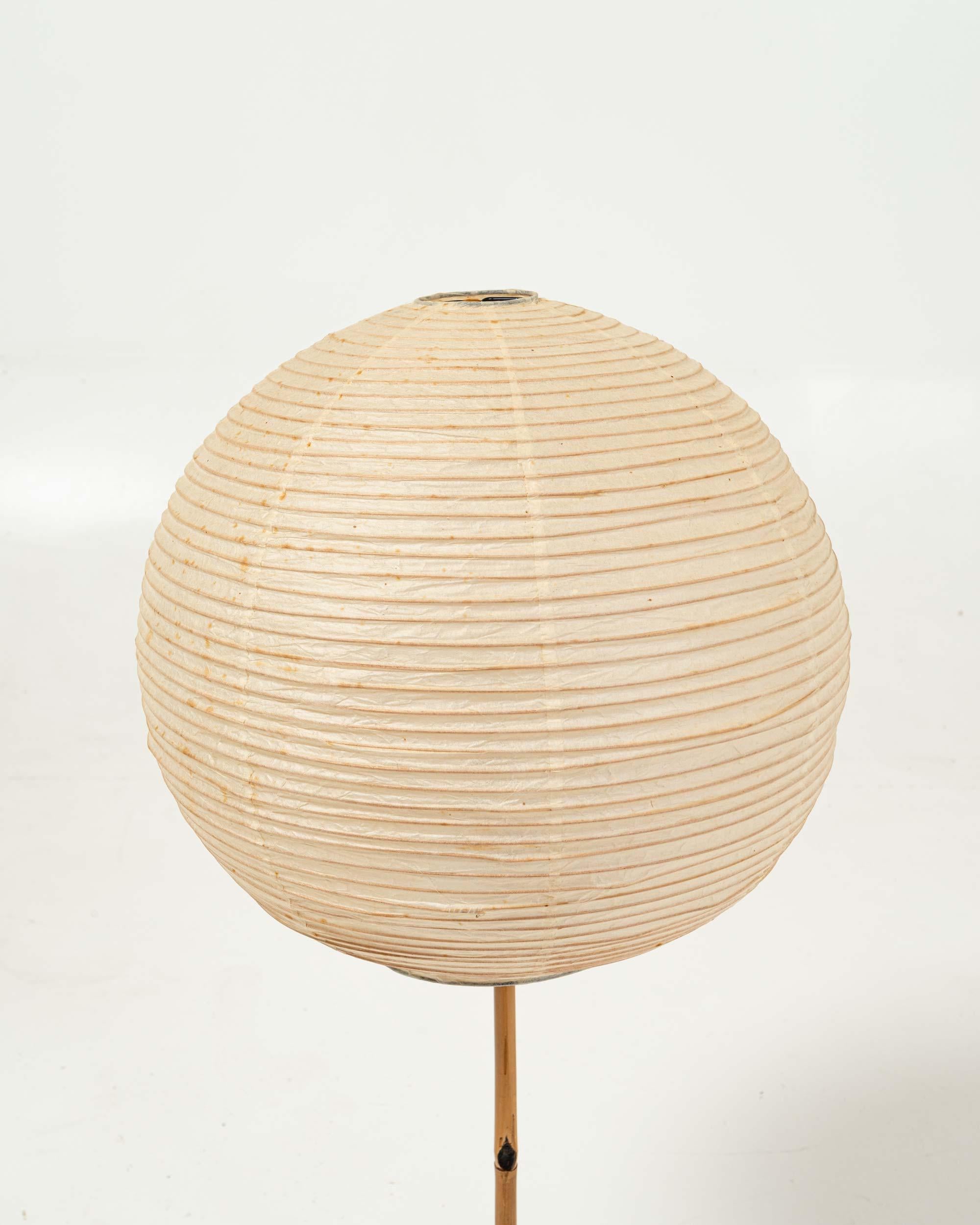Mid-Century Modern Early Isamu Noguchi Akari Table Lamps BB1 with 30A shade For Sale
