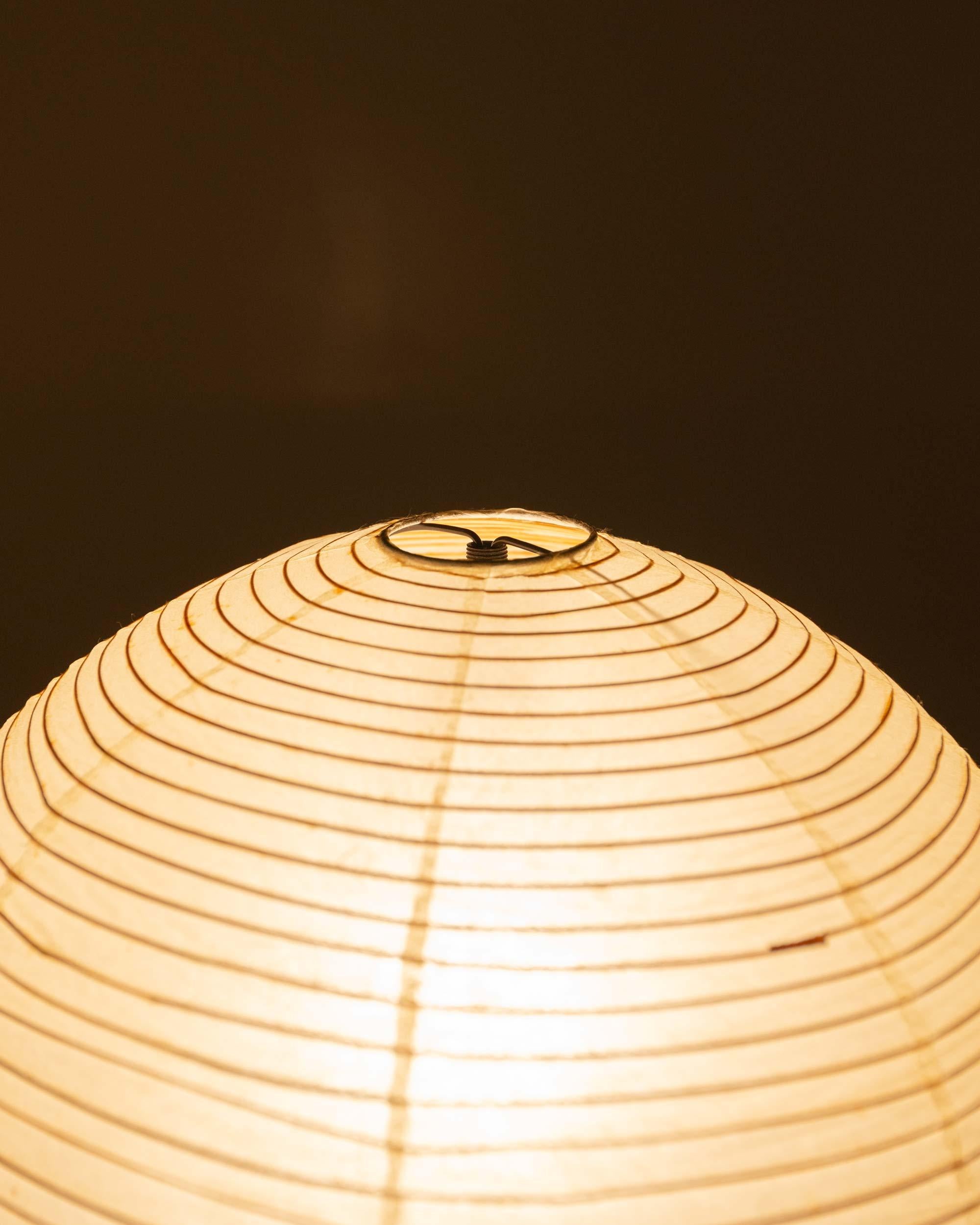 Early Isamu Noguchi Akari Table Lamps BB1 with 30A shade For Sale 4