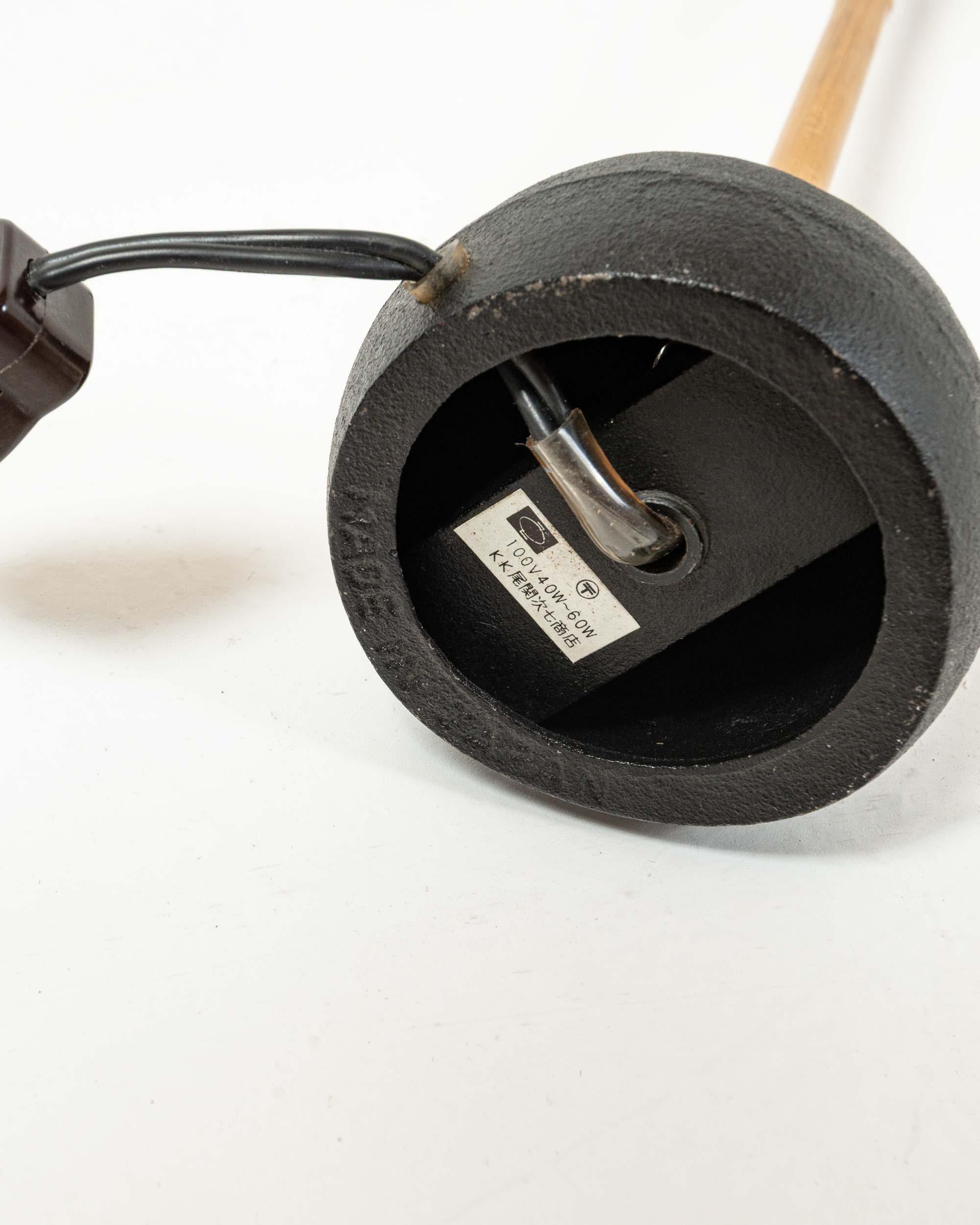 Early Isamu Noguchi Akari Table Lamps BB1 with 30A shade For Sale 1