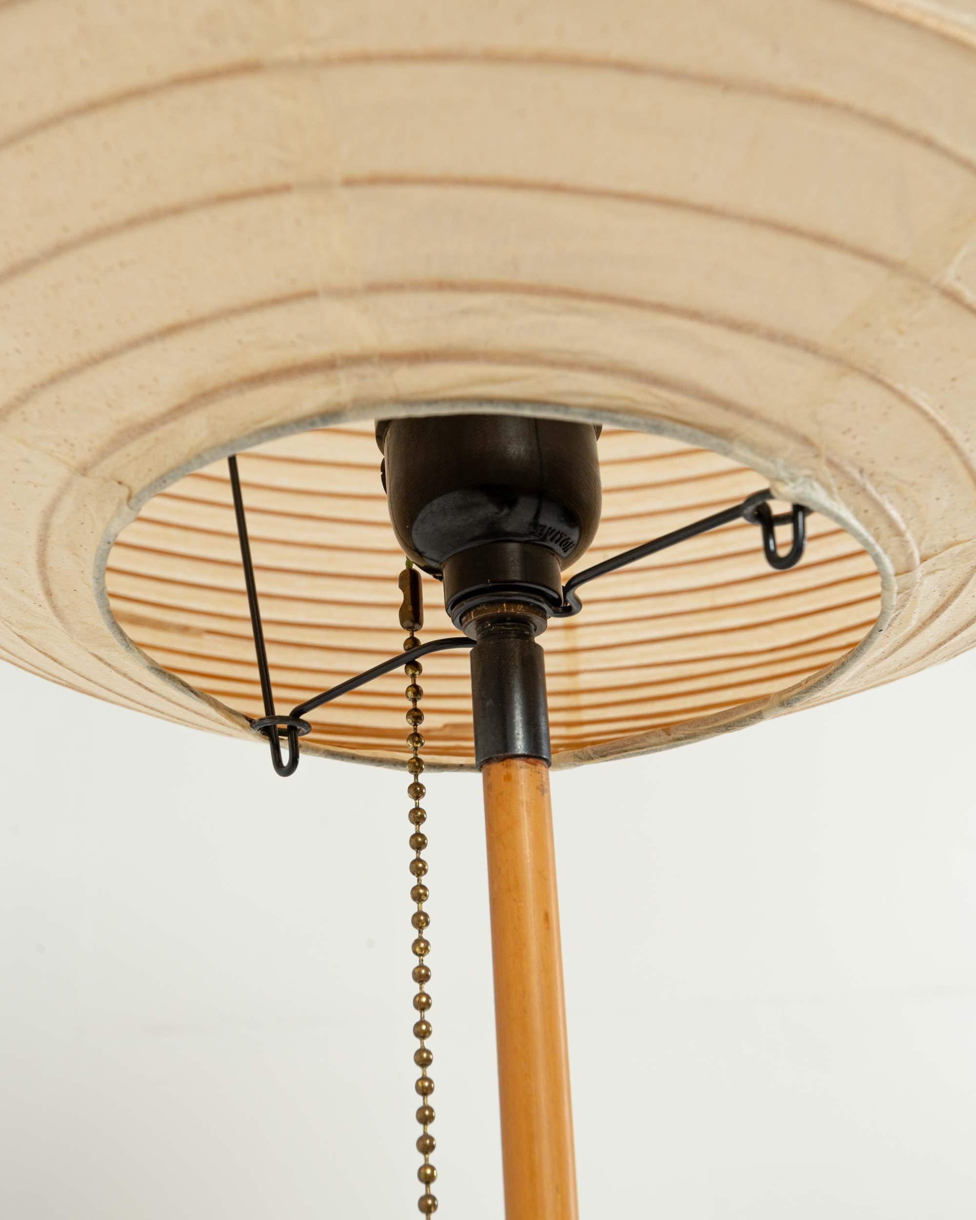 Early Isamu Noguchi Akari Light Sculpture BB3 45A Floor Lamp For Sale 1