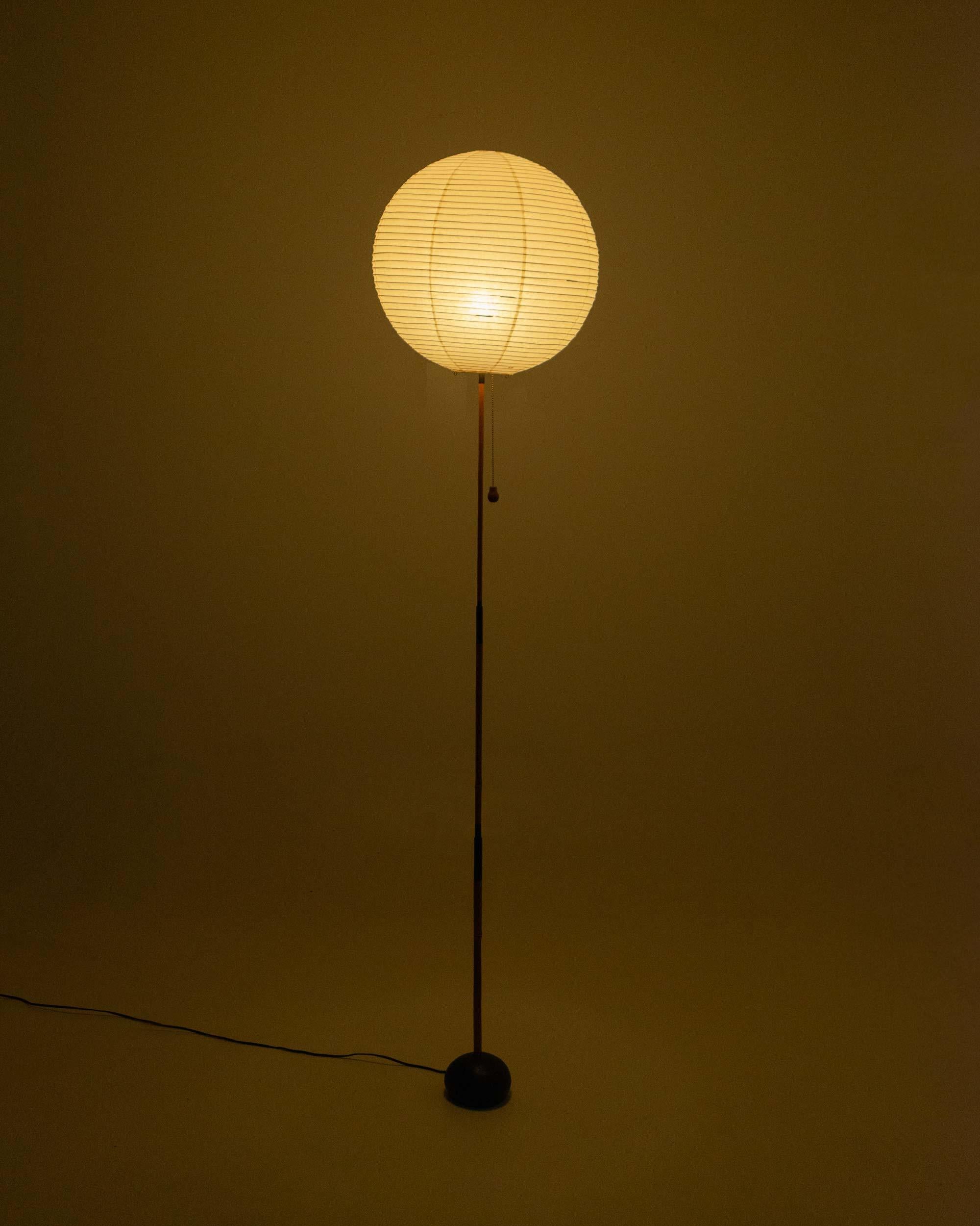 Early Isamu Noguchi Akari Light Sculpture BB3 45A Floor Lamp For Sale 8