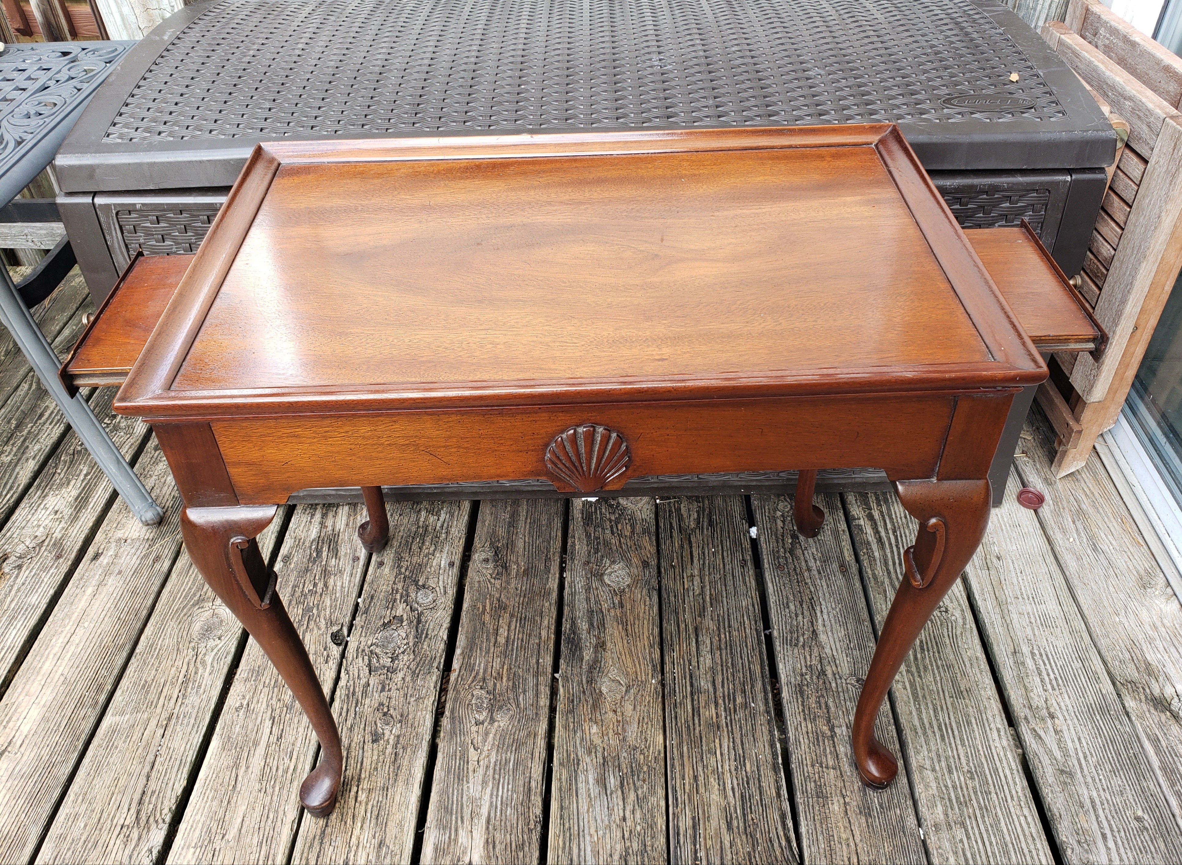 20th Century 1950s English Mahogany Queen Anne Tray Top Tea Table by Hickory Chair Co. For Sale