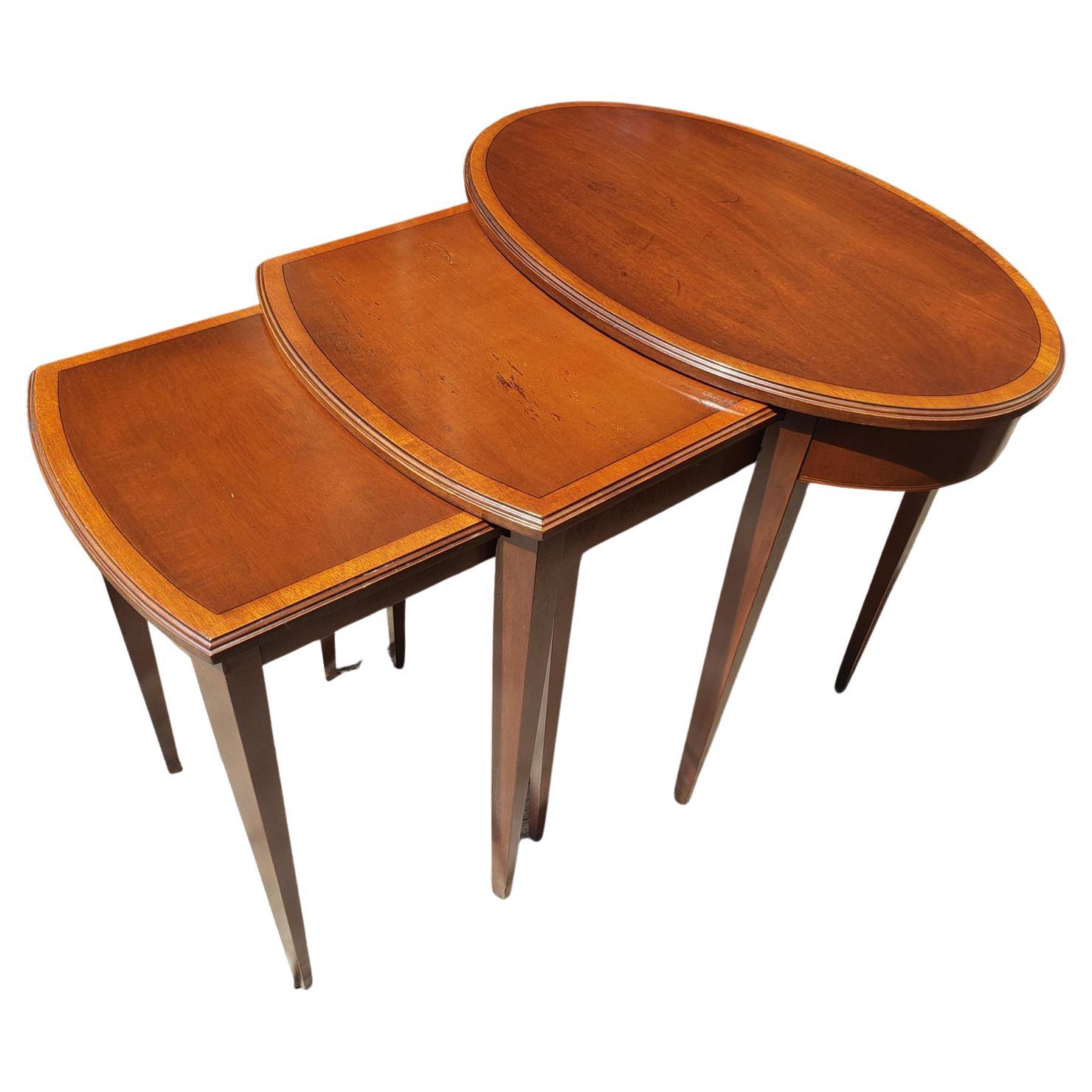 American Craftsman 1970s Hekman Mid-Century Modern Oval Nesting Tables, Set of 3