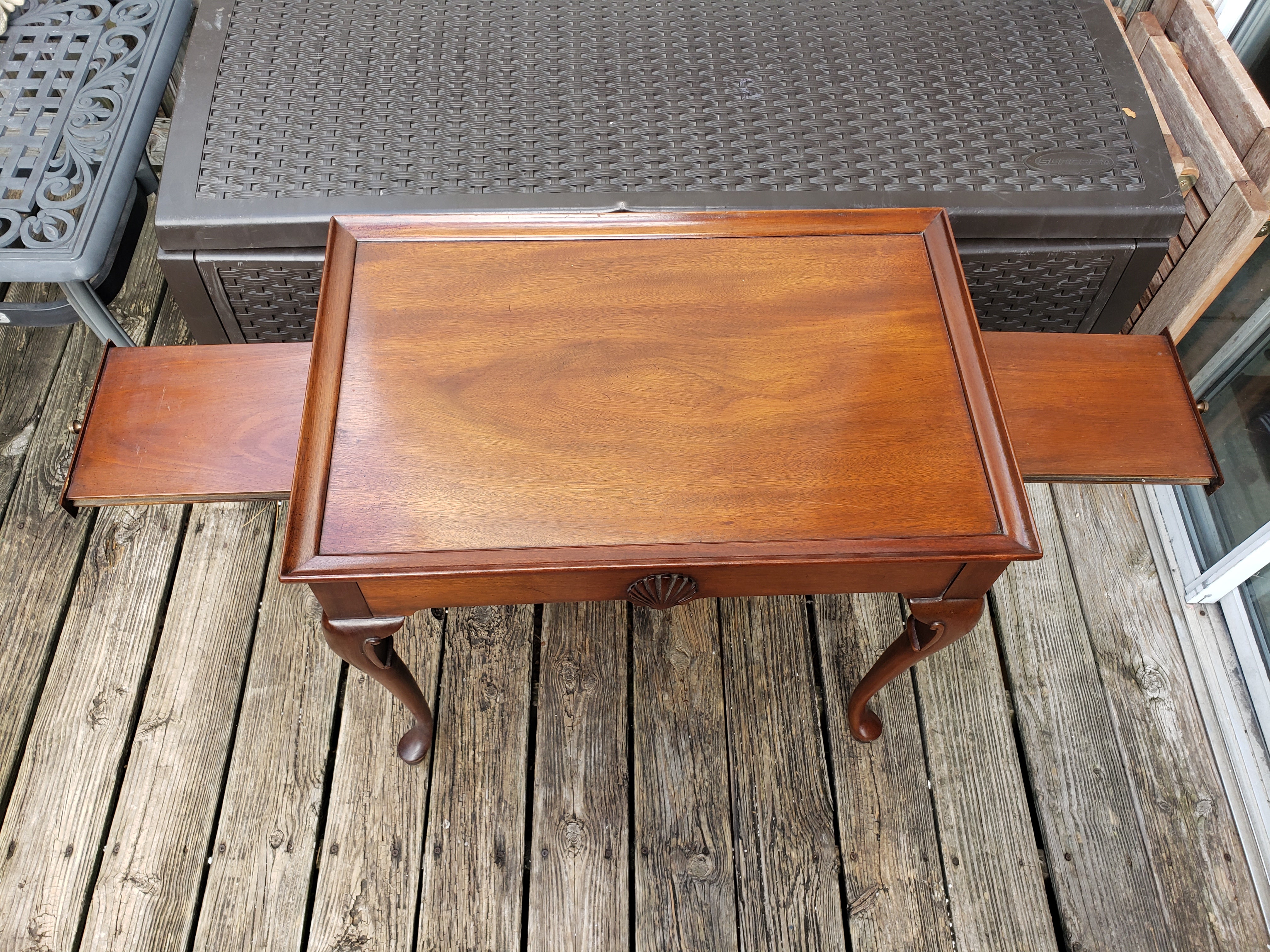 1950s English Mahogany Queen Anne Tray Top Tea Table by Hickory Chair Co. For Sale 1