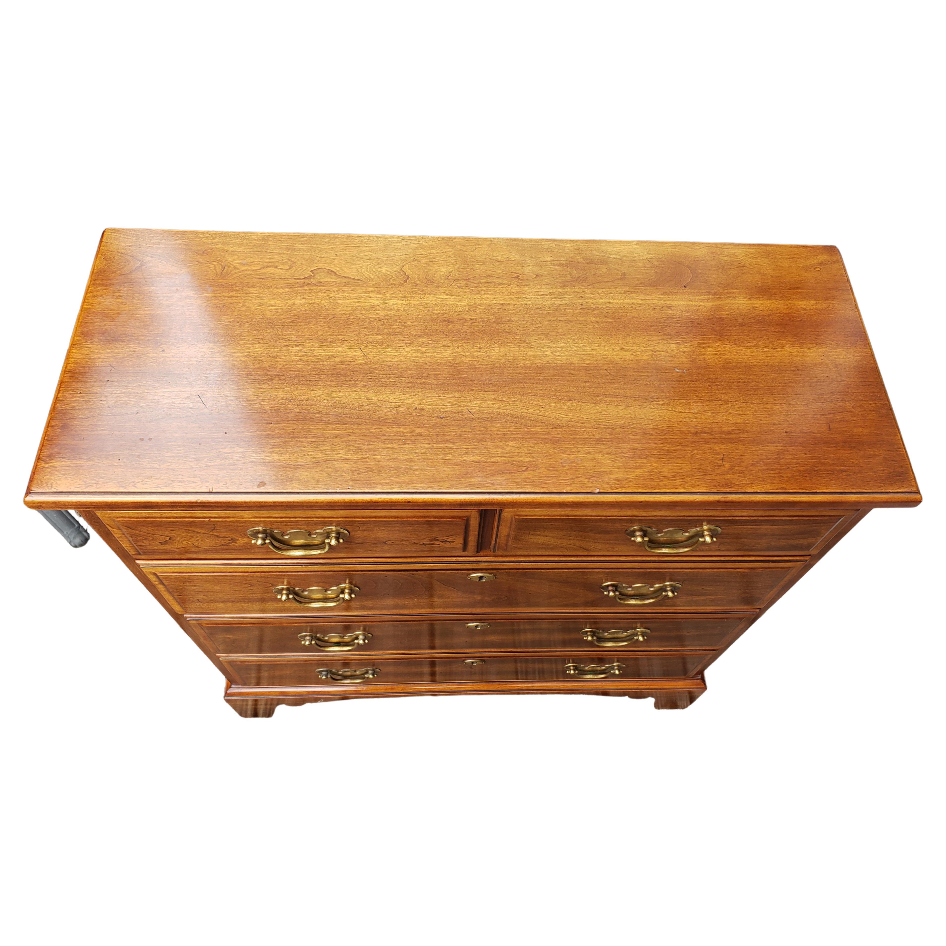 Hepplewhite Vintage Statton Trutype Americana Oxford Cherry Dresser Chest For Sale