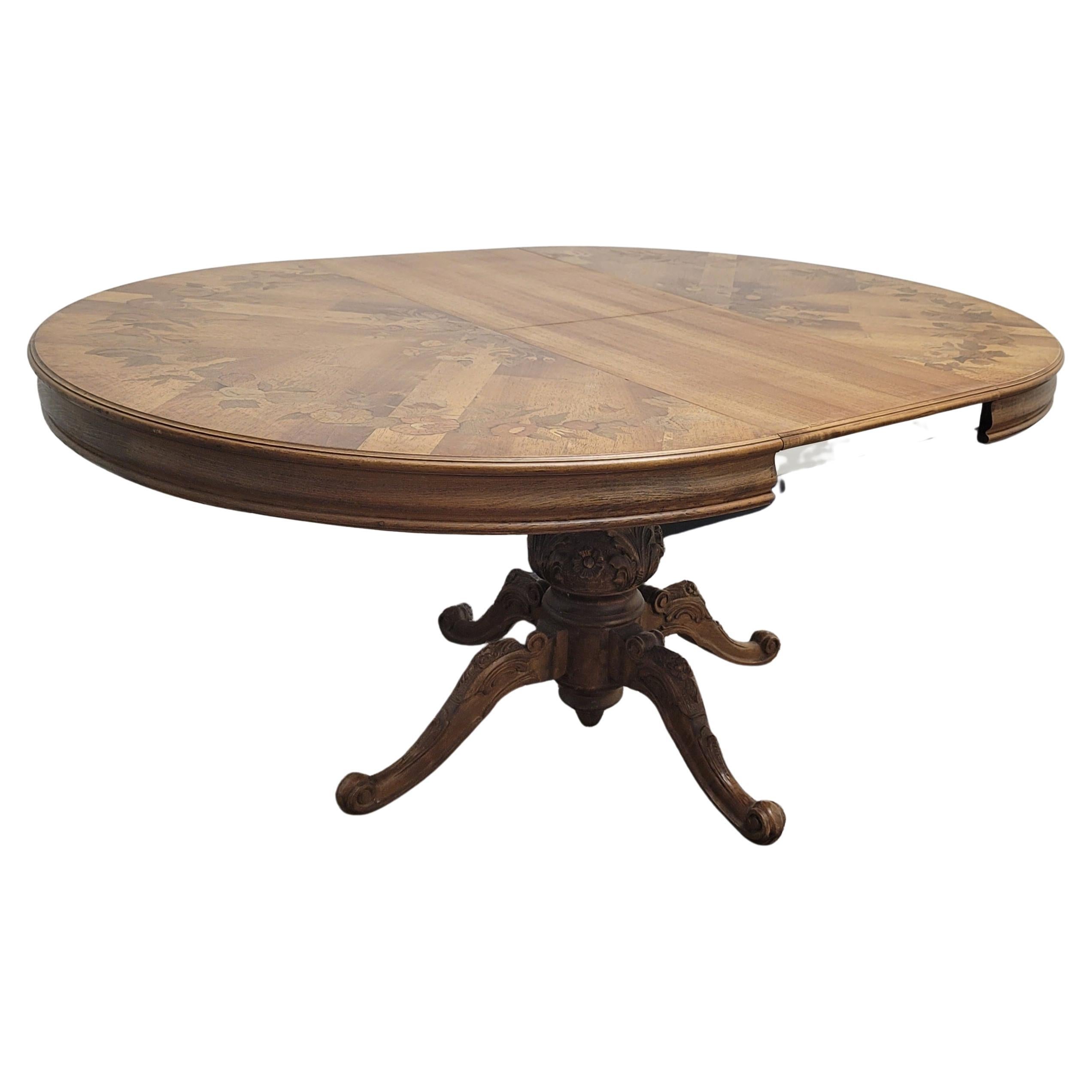 20ième siècle Table ronde de petit déjeuner/de salle à manger de style provincial en marqueterie de bois fruitier mélangé en vente