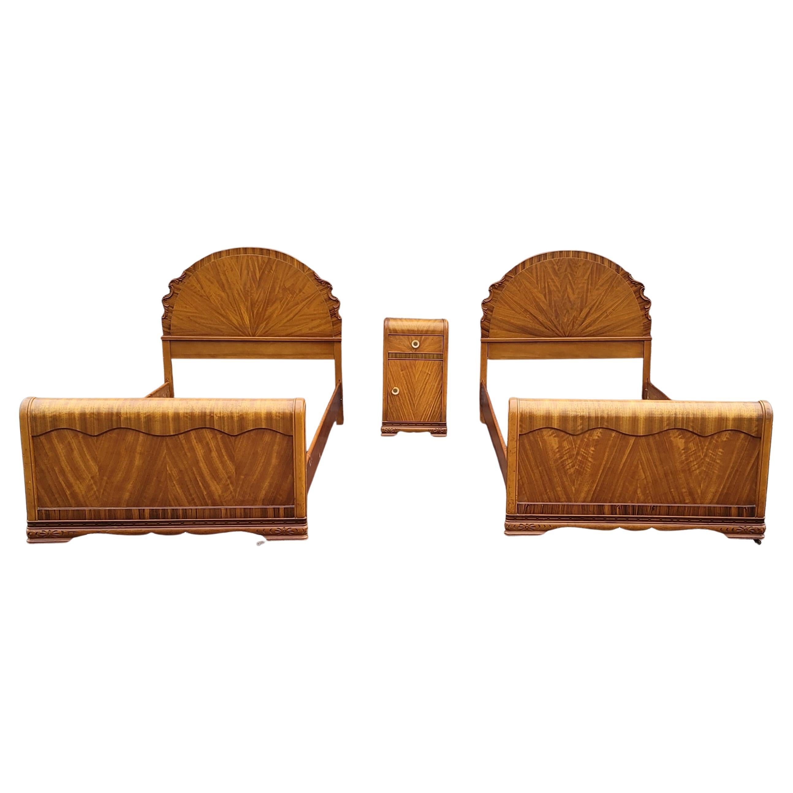 A Pair of 1930s Art Deco Mahogany Twin Size Bedsteads For Sale 5