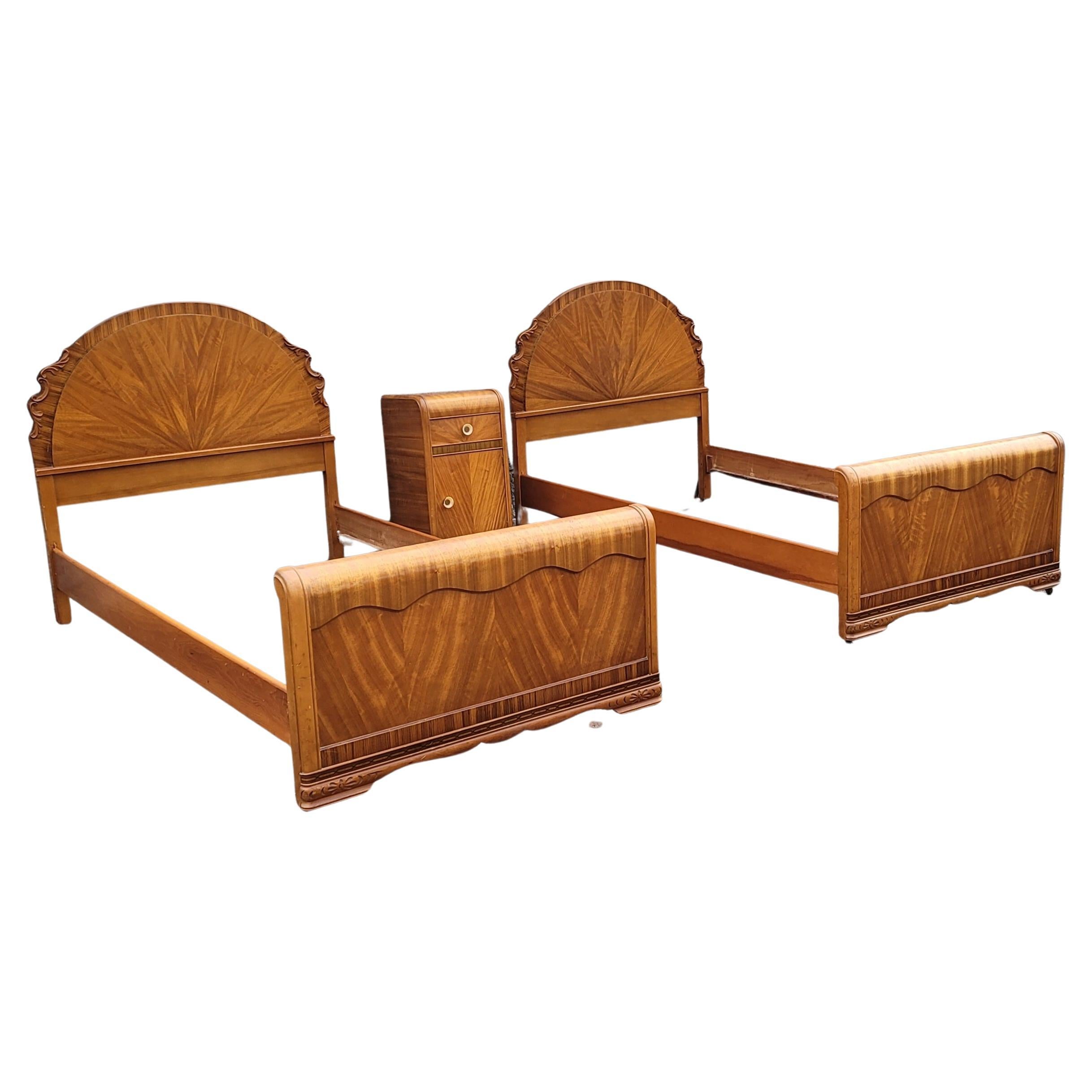 An exquisite pair of 1930s Art Deco style Bedstead in great vintage condition. Measure 41