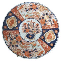 Plato decorativo de Imari puro japonés del siglo XIX