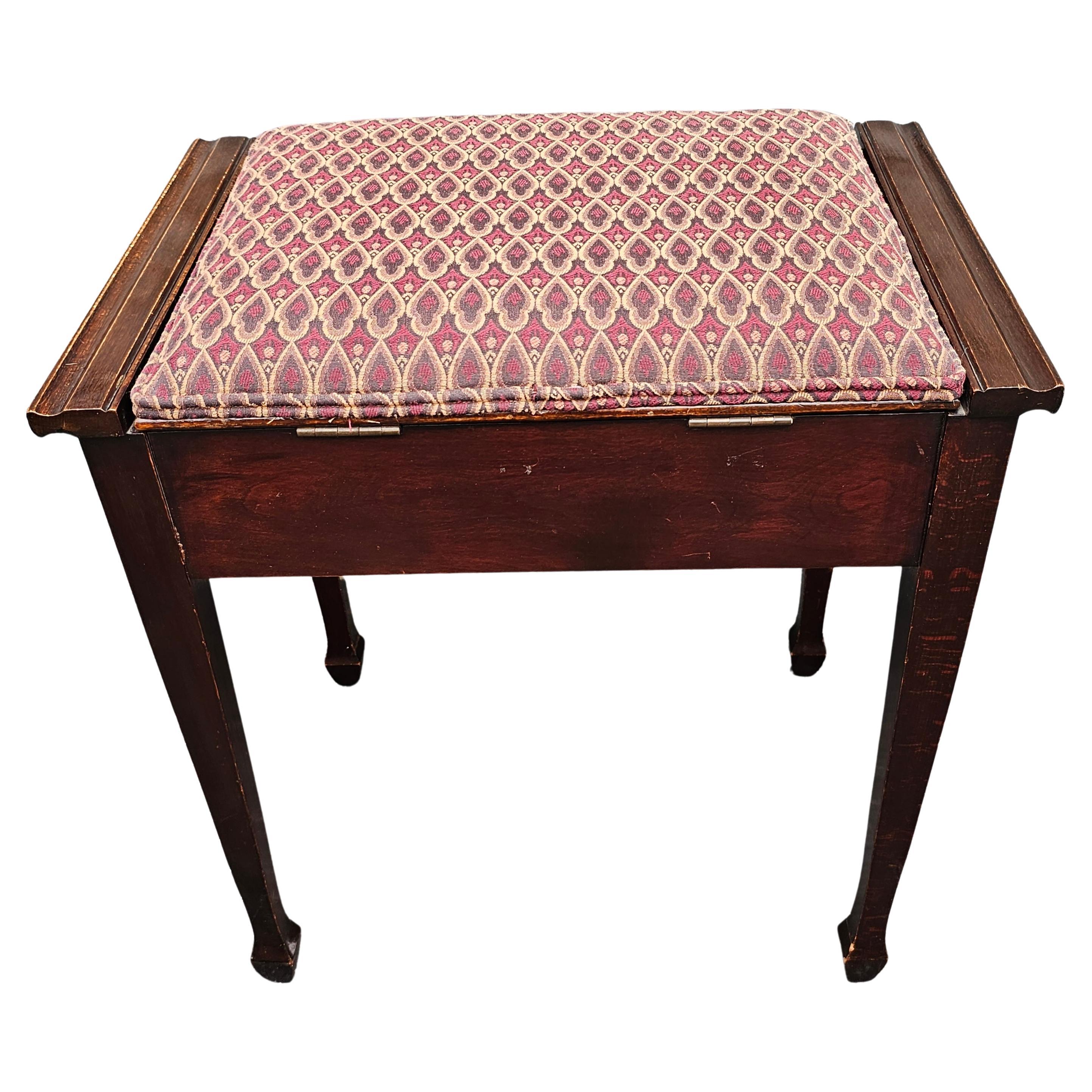 George III Style Mahogany and Upholstered Hinged-Top Stool / Piano Bench In Good Condition In Germantown, MD