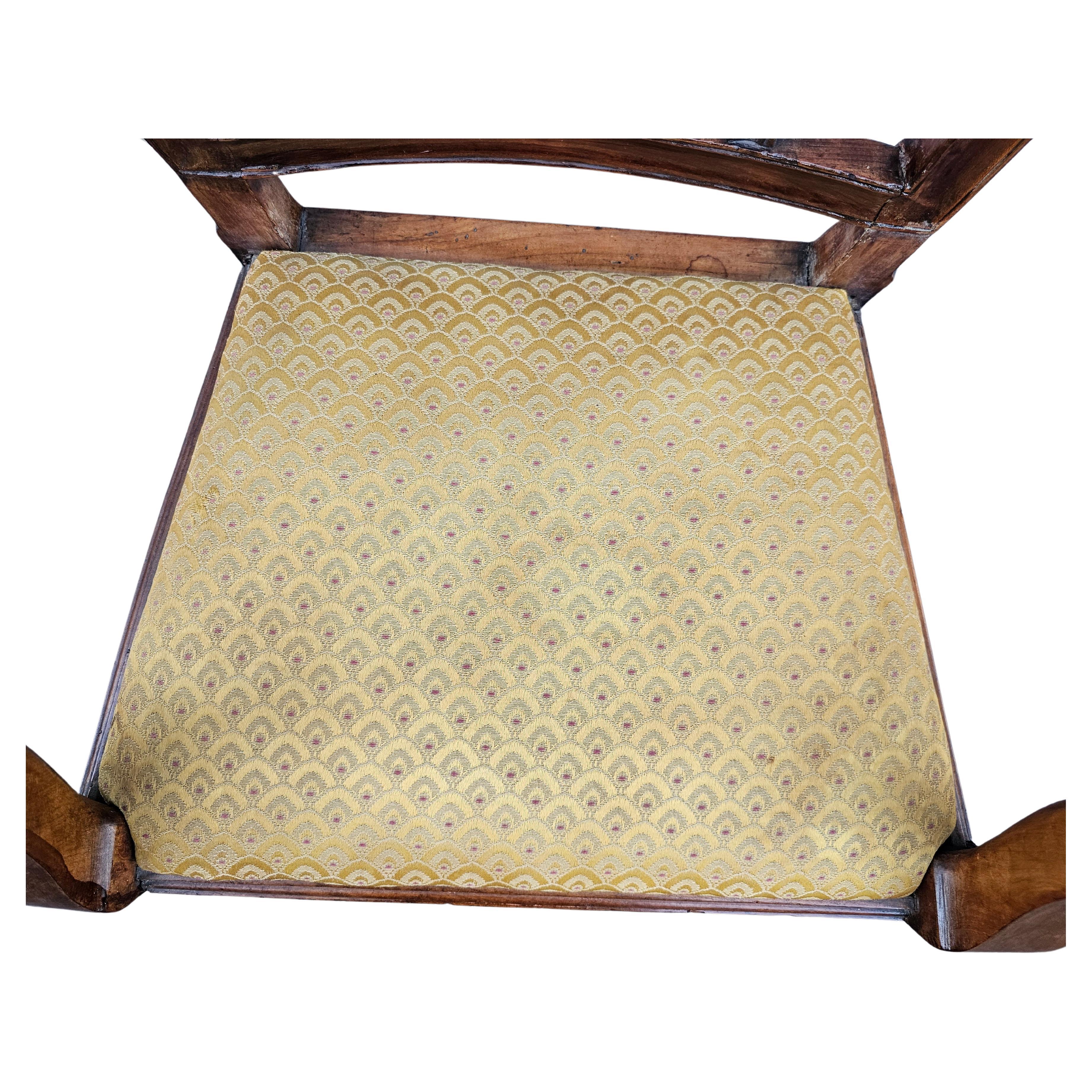 Paar George III Style Mixed Wood Upholstering Shield Back Armchairs aus dem 18. (Geschnitzt) im Angebot