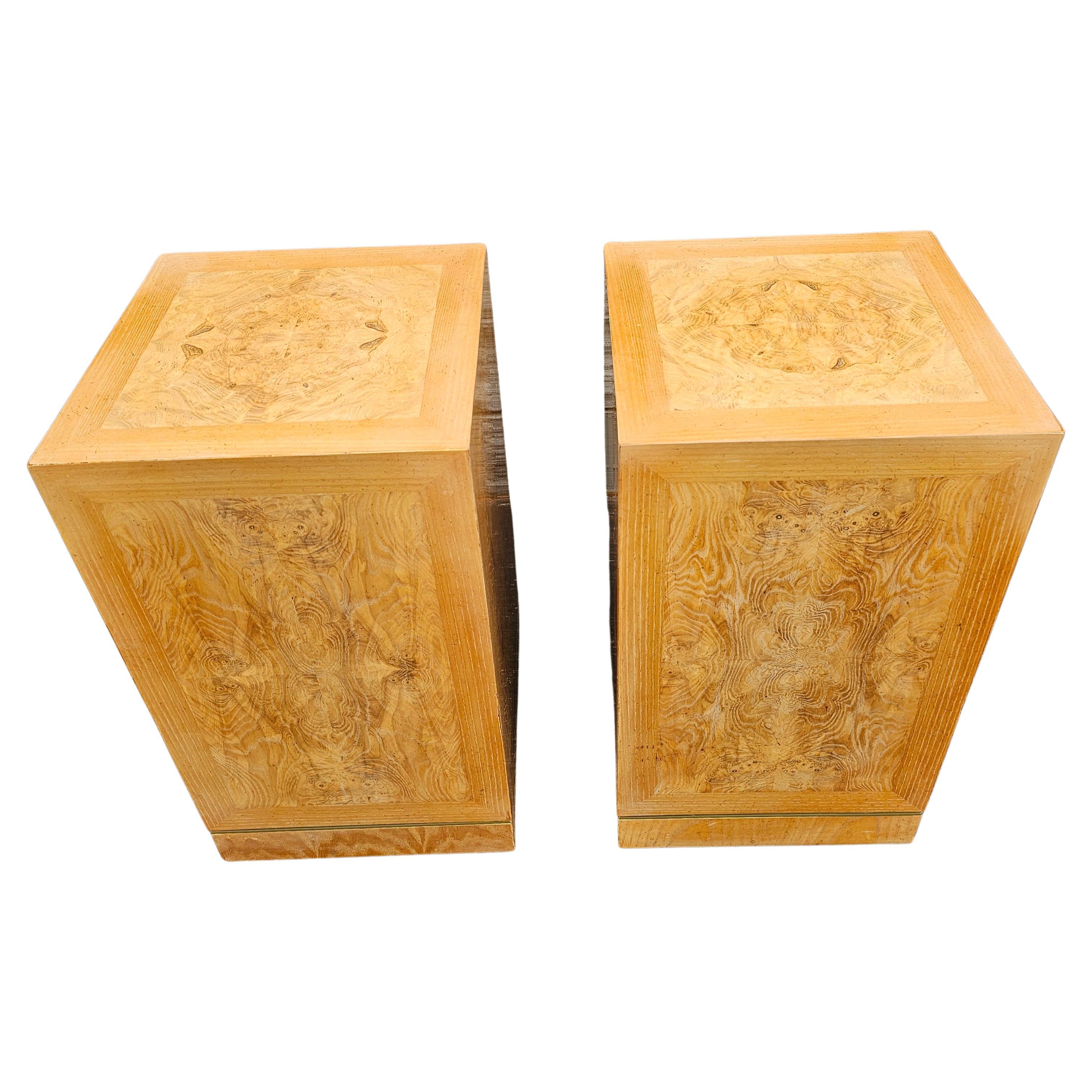 Mid-Century Modern Pair Of Connoisseur By Heritage Burl Maple and Brass Pedestals / Columns For Sale