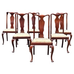Ensemble de six chaises de salle à manger en noyer de style Queen Anne