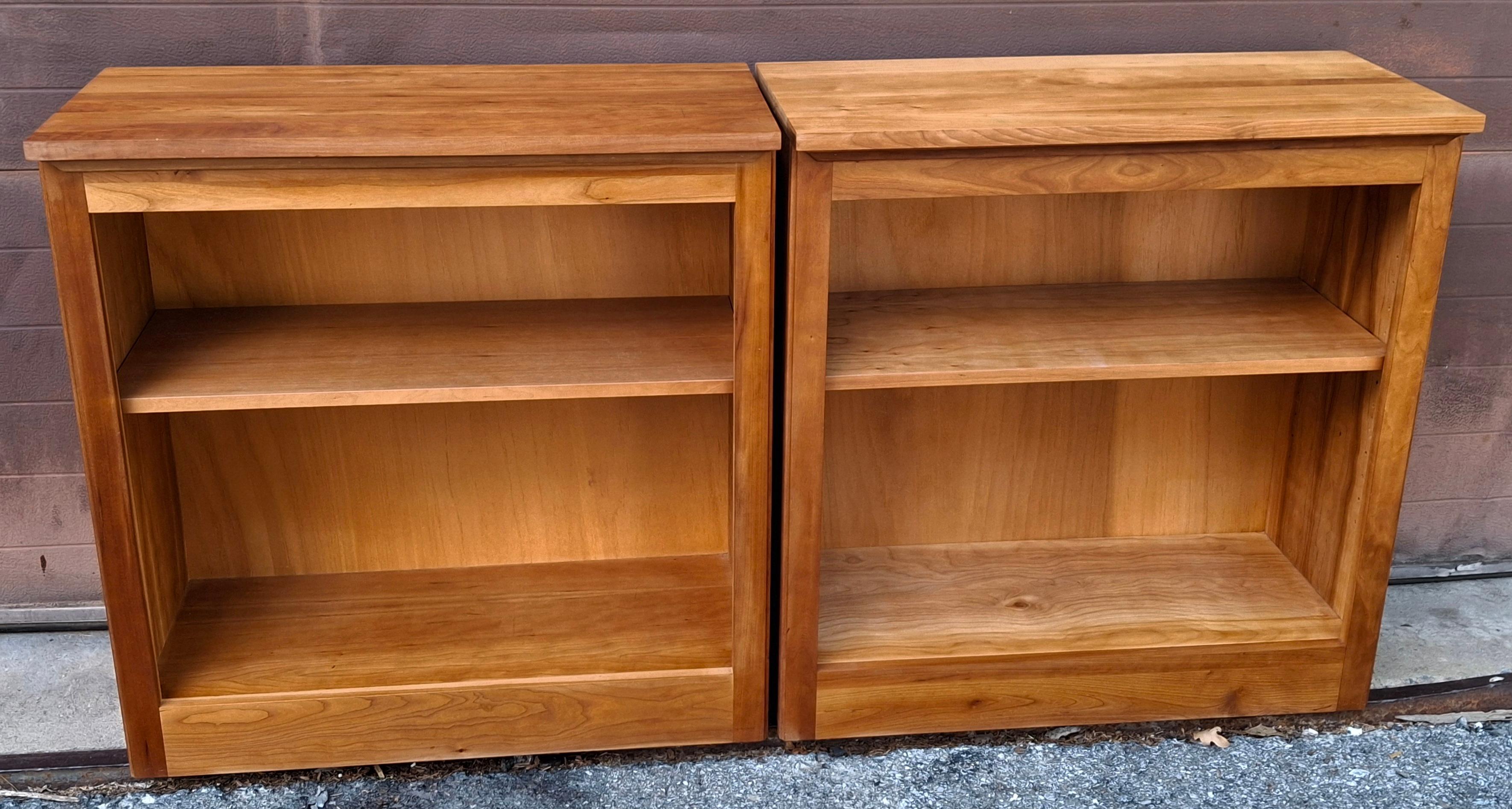 Fin du 20e siècle, bibliothèque à étagères basses réglables en bois de fruitier contemporain Bon état - En vente à Germantown, MD