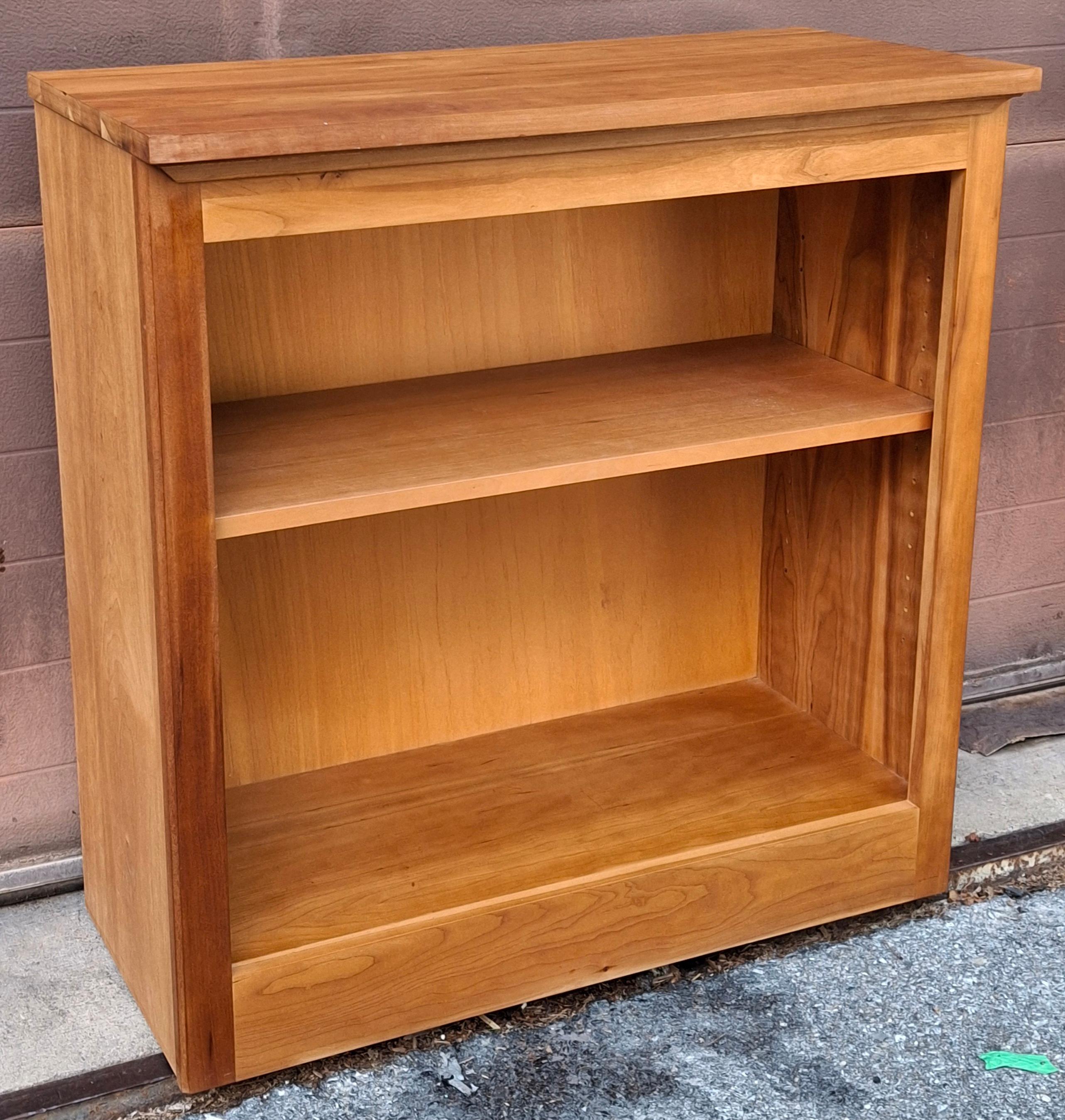 Fruitiers Fin du 20e siècle, bibliothèque à étagères basses réglables en bois de fruitier contemporain en vente