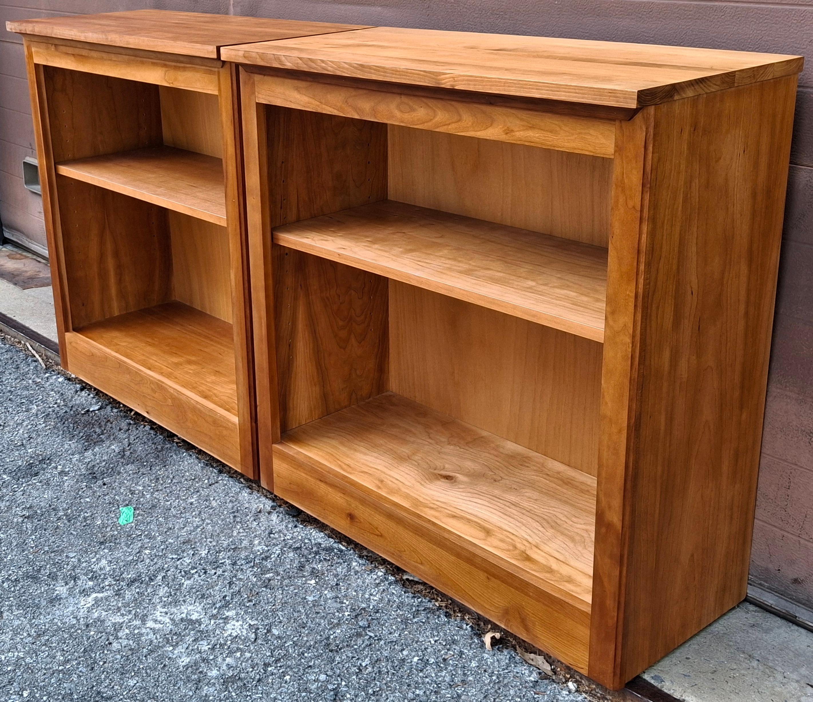 Forgé Fin du 20e siècle, bibliothèque à étagères basses réglables en bois de fruitier contemporain en vente