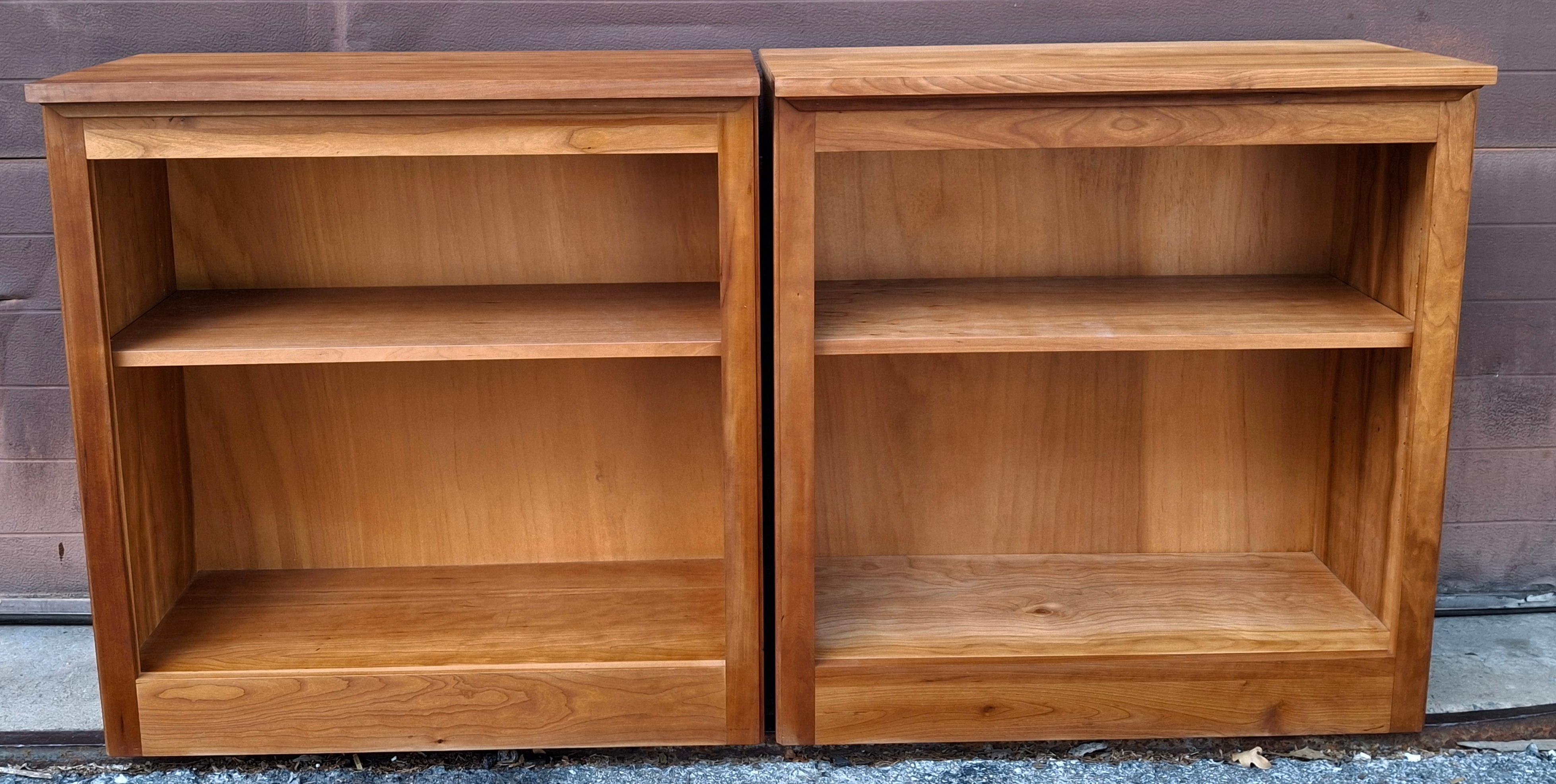 Américain Fin du 20e siècle, bibliothèque à étagères basses réglables en bois de fruitier contemporain en vente