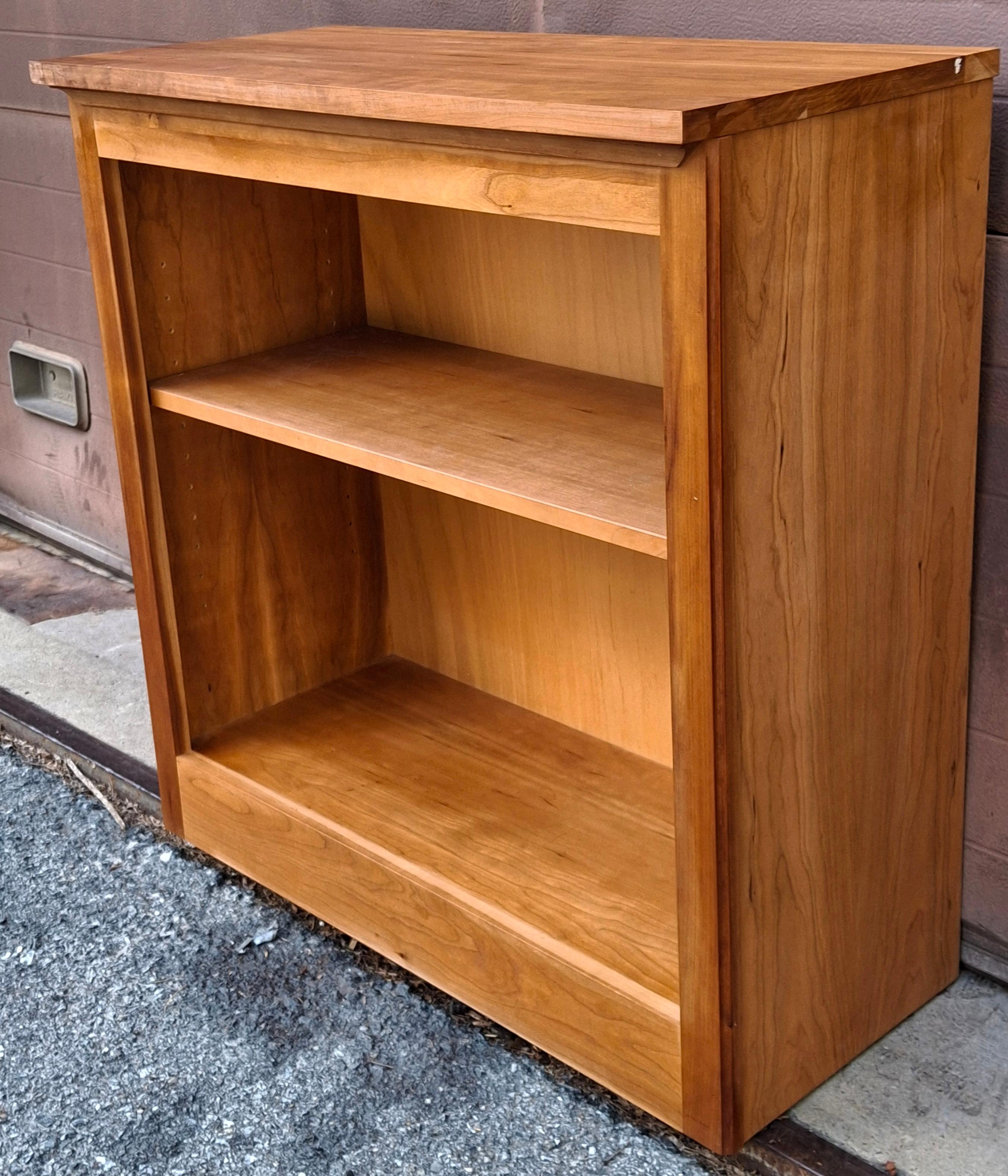 Fin du 20e siècle, bibliothèque à étagères basses réglables en bois de fruitier contemporain en vente 5