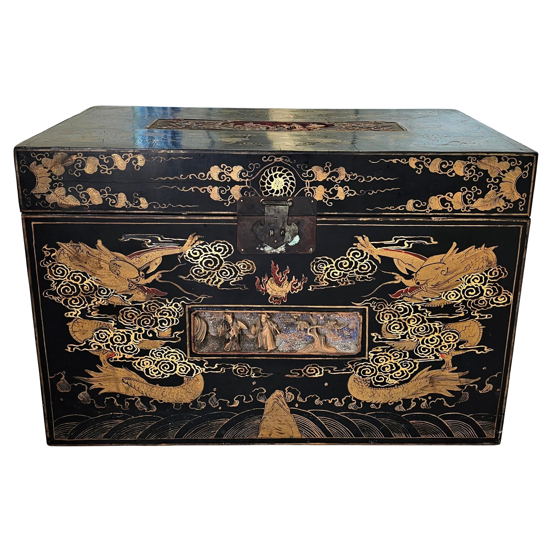 Chinese Late Qing Dynasty Ebonized and Partial Gilt Decorated Packing Trunk For Sale