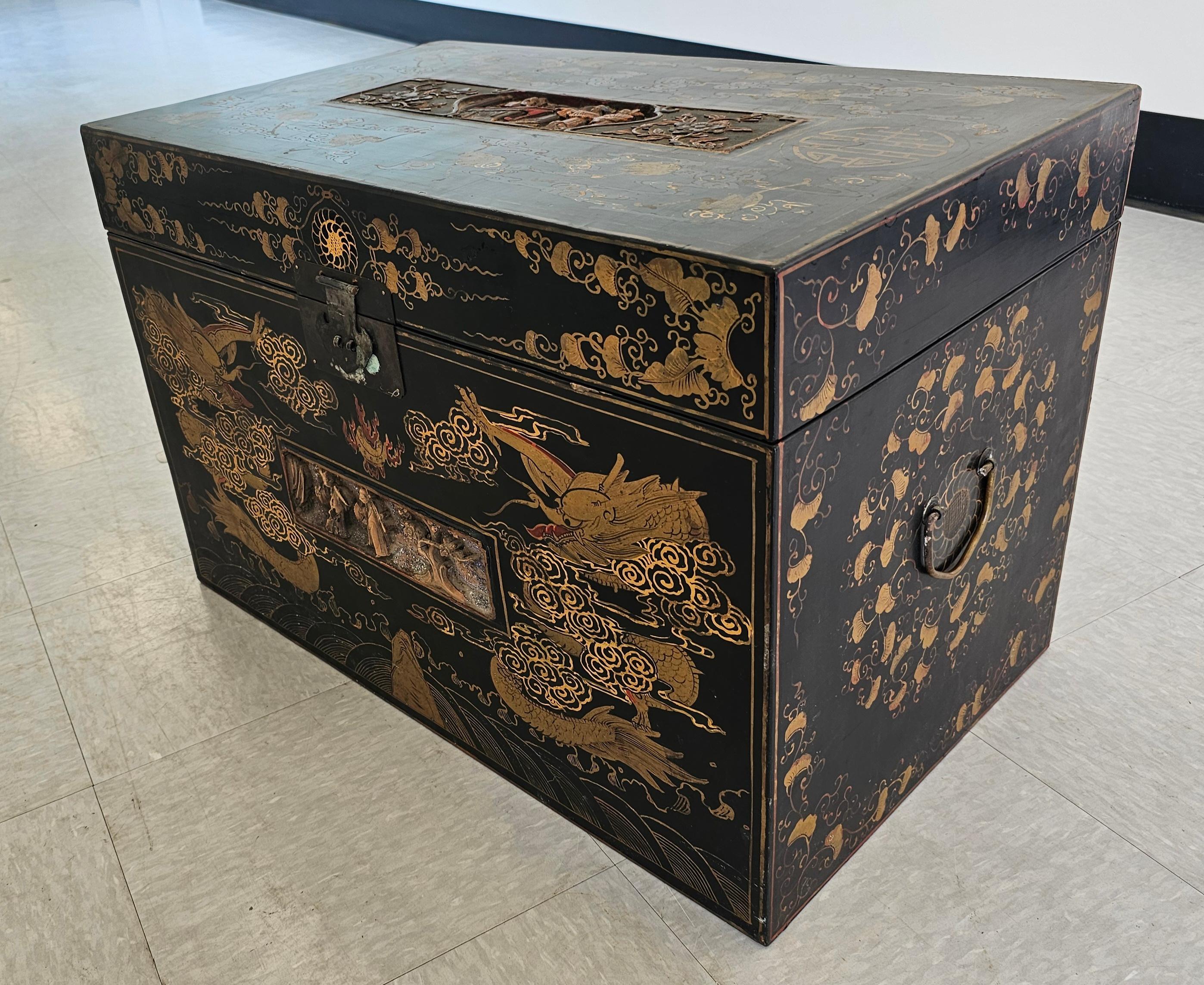 Chinese Late Qing Dynasty Ebonized and Partial Gilt Decorated Packing Trunk In Good Condition For Sale In Germantown, MD