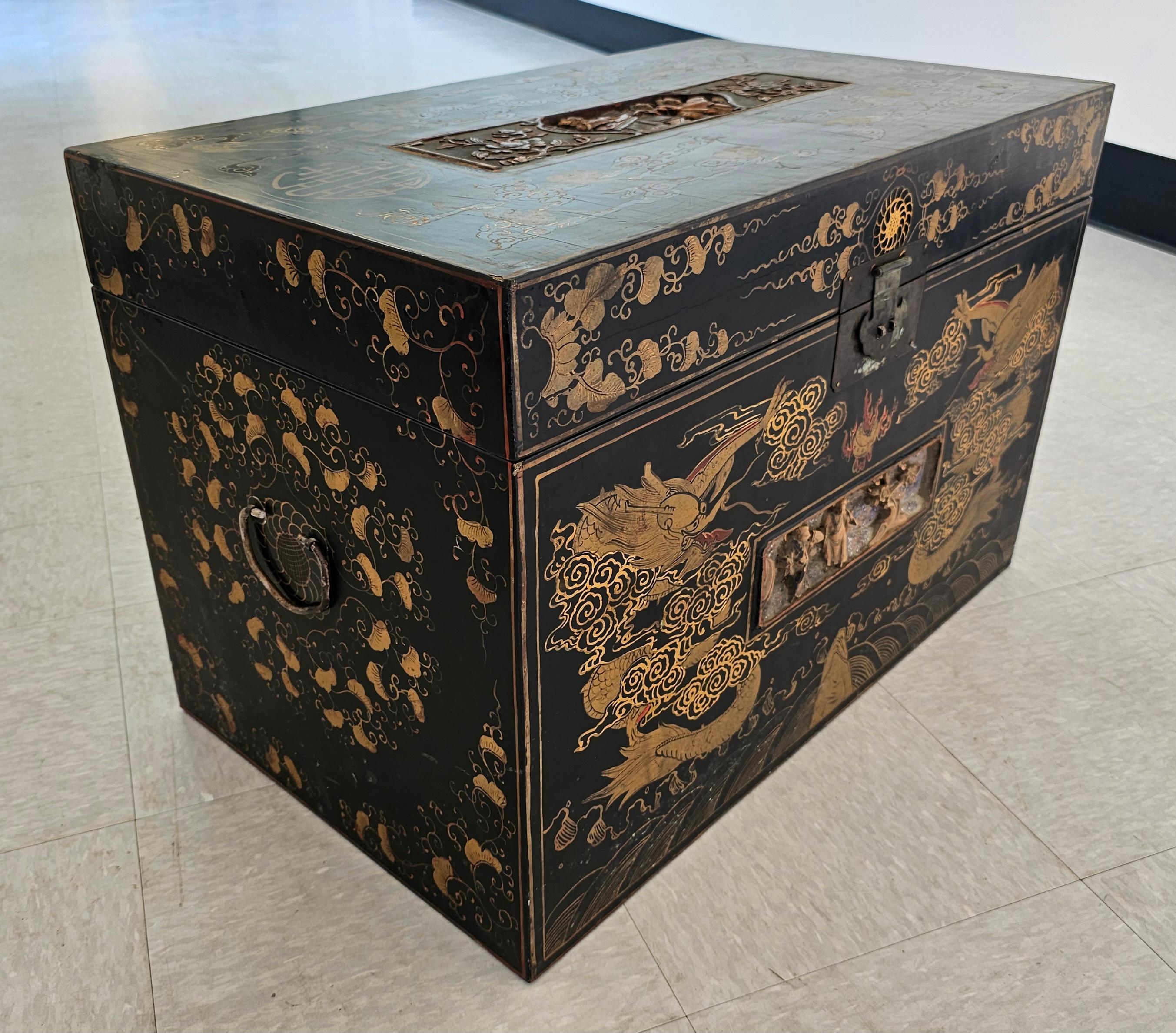 19th Century Chinese Late Qing Dynasty Ebonized and Partial Gilt Decorated Packing Trunk For Sale