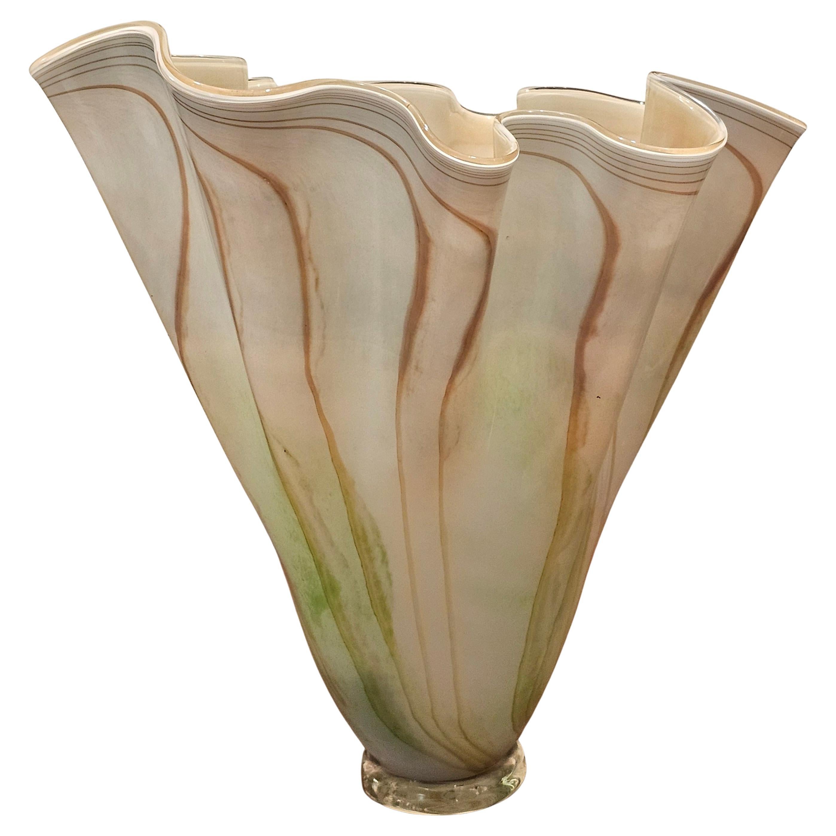 Vase à volants en verre d'art Michael Nourot de 16" - Signé, Commande spéciale en vente