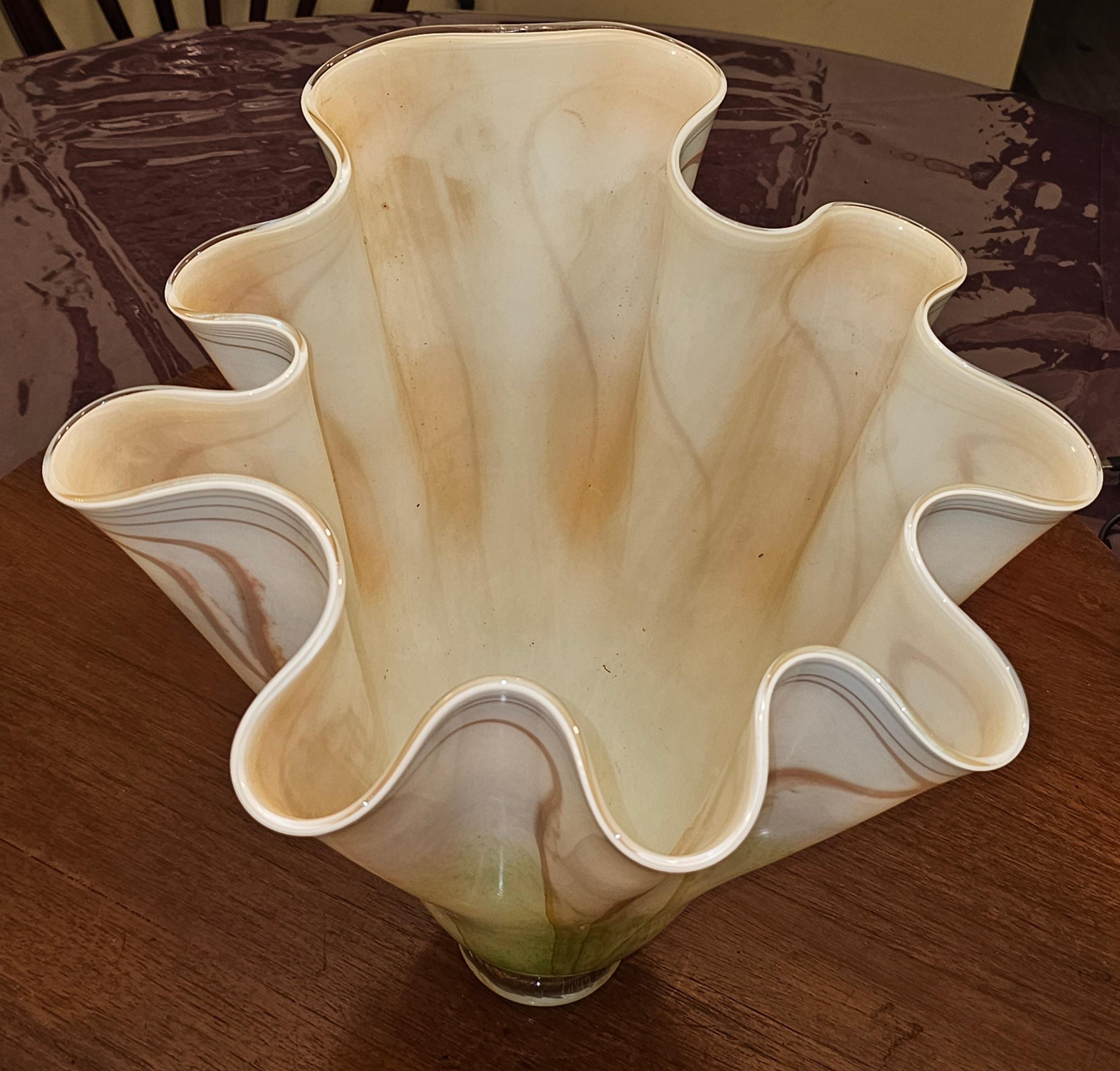 Américain Vase à volants en verre d'art Michael Nourot de 16