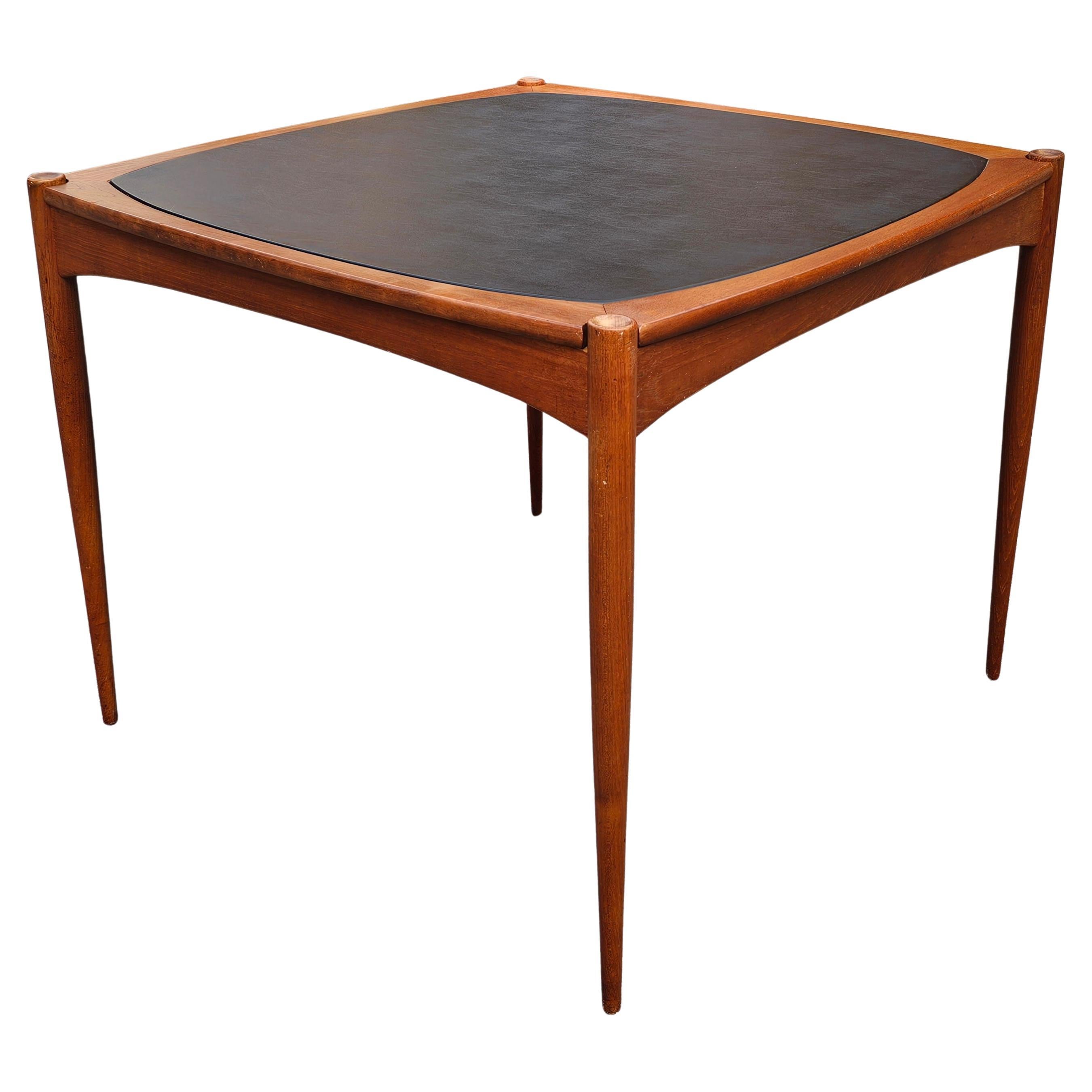 Tavolo da pranzo reversibile in teak danese moderno in noce degli anni '60 di Selig.
Misura 35,75