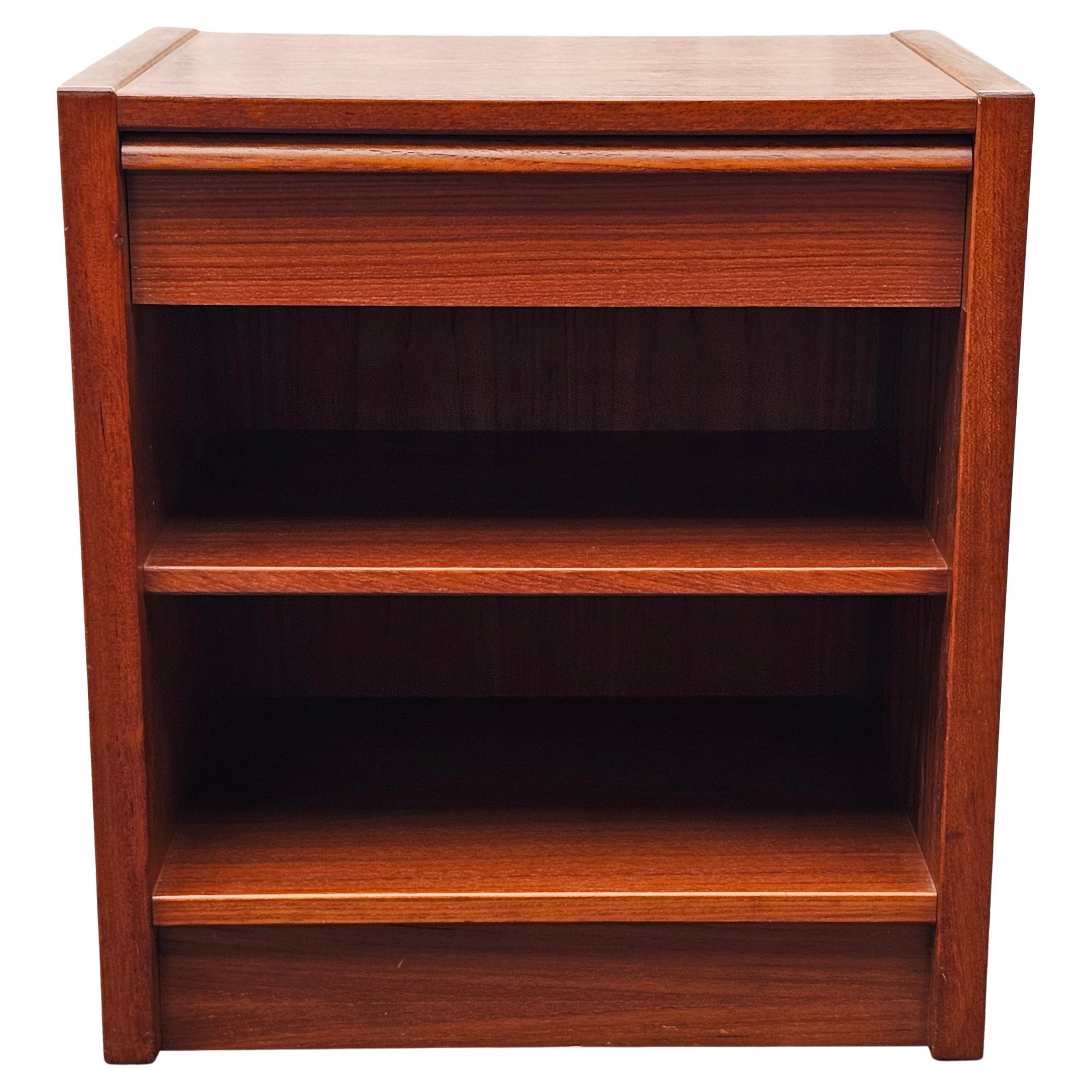 Mid Century Danish Modern Teak Single Drawer Bedside Table For Sale