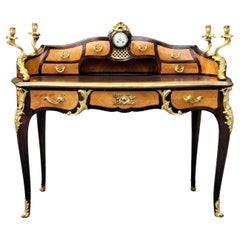 Bureau da donna Luigi XV in legno di tulipano Ormolu e intarsio di Kingwood con piano in pelle