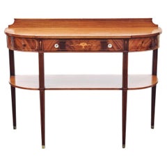 H. H. Consolle alta a più ripiani con intarsi in mogano e legno satinato, Davenport, 1890 circa