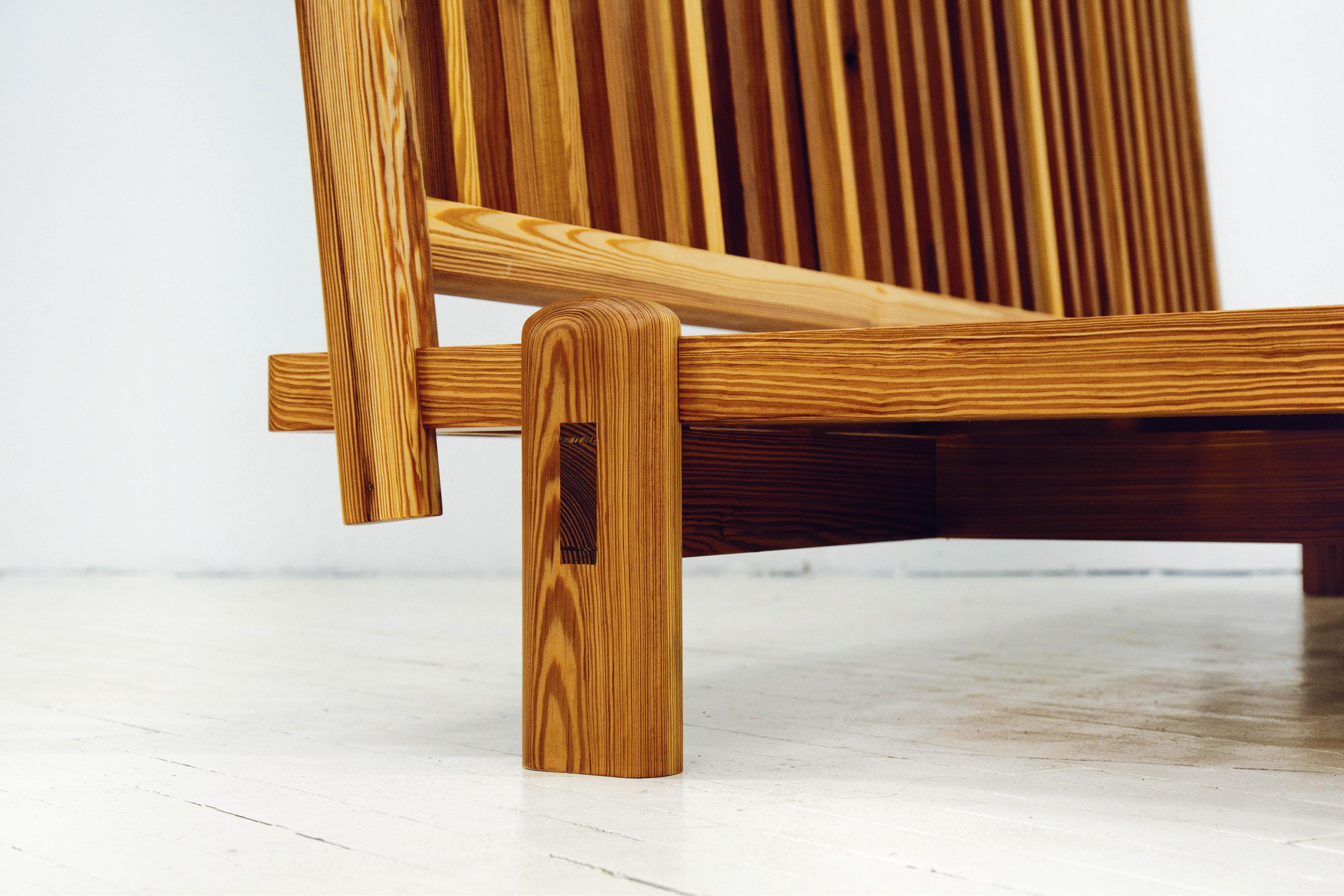 Américain Wanishi Bed - KING - Plate-forme de lit en bois de style artisanal fait à la main avec tête de lit en vente