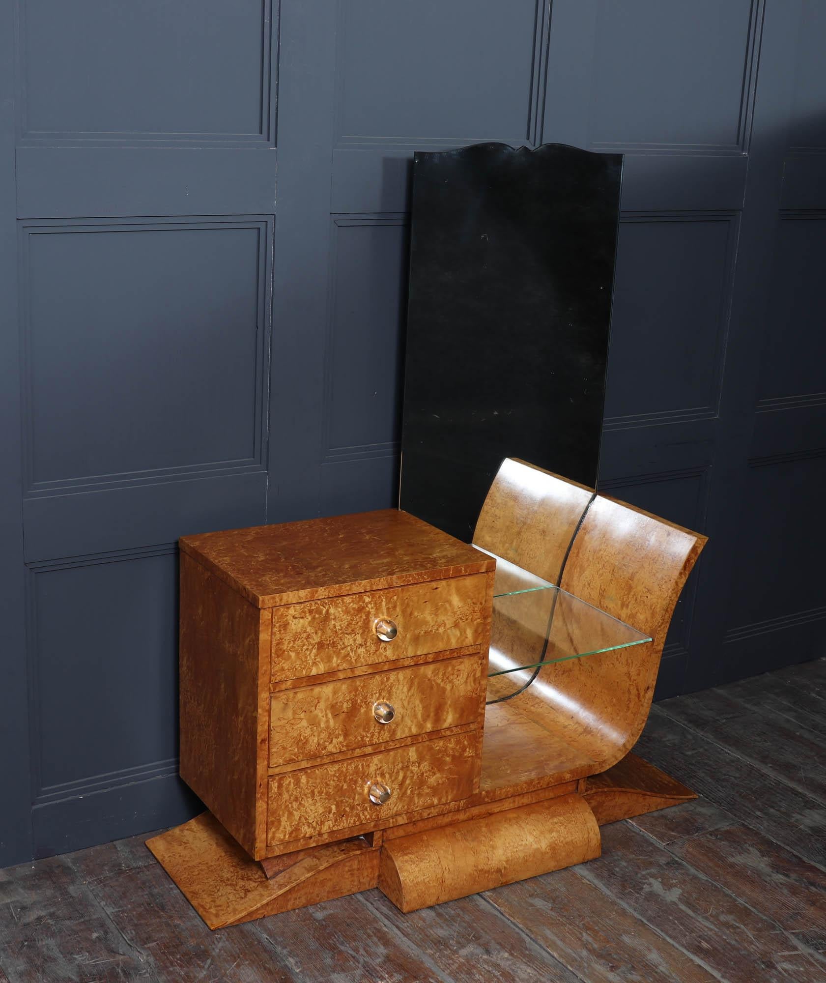 French Art Deco Dressing Table in burr Maple In Good Condition For Sale In Paddock Wood Tonbridge, GB