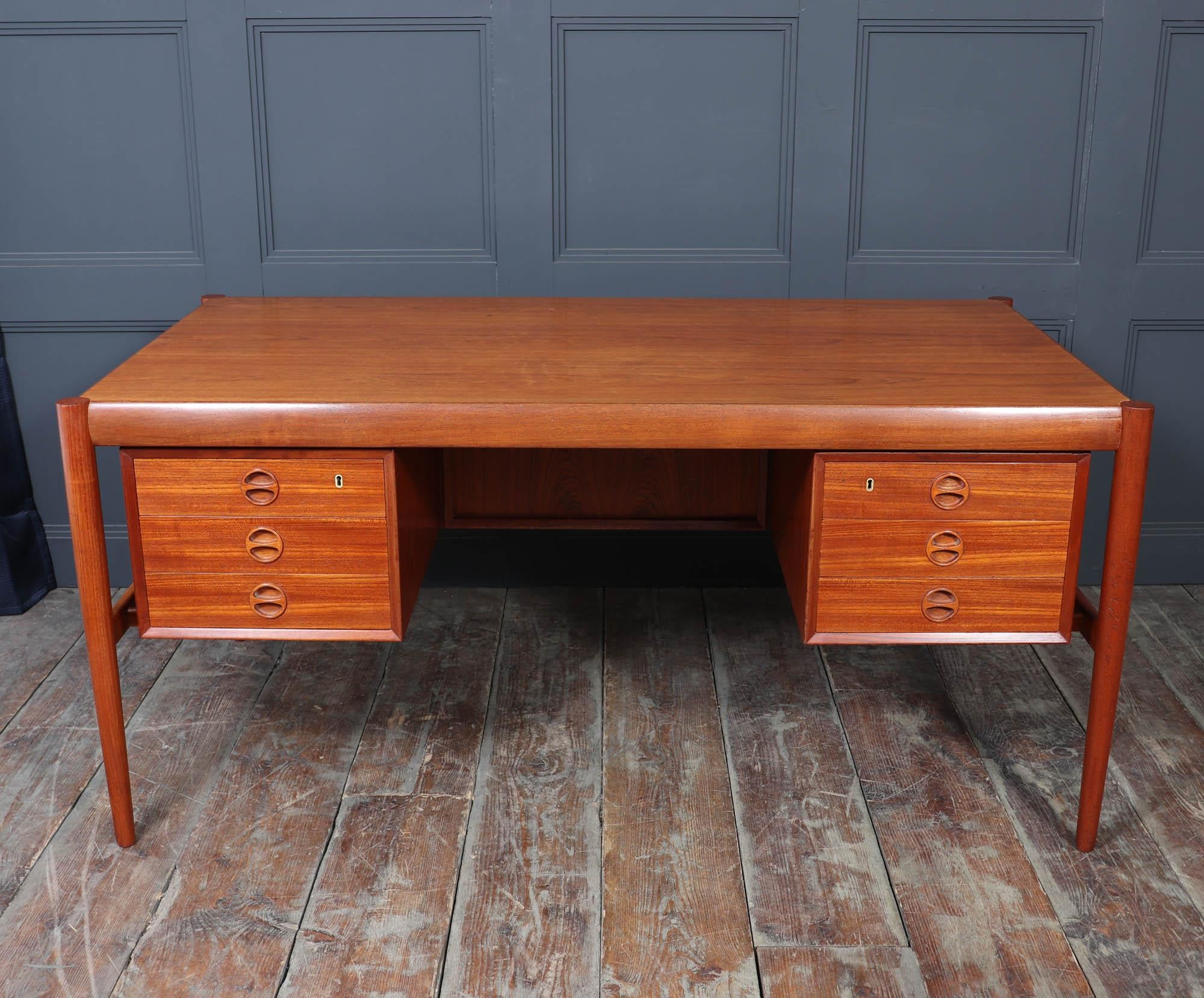 Mid-Century Danish Teak Executive Desk, c. 1960s In Good Condition For Sale In Paddock Wood Tonbridge, GB