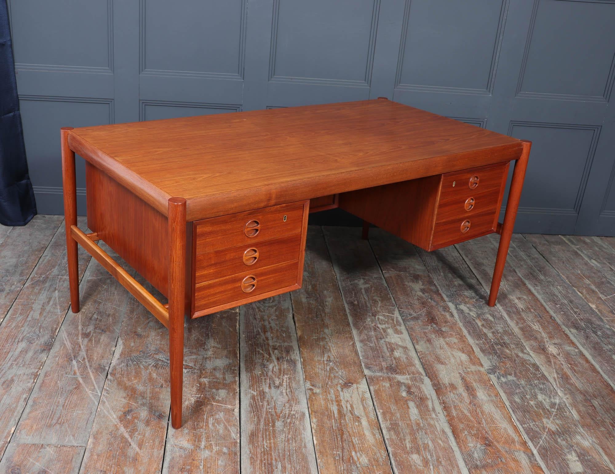 Mid-Century Danish Teak Executive Desk, c. 1960s For Sale 5