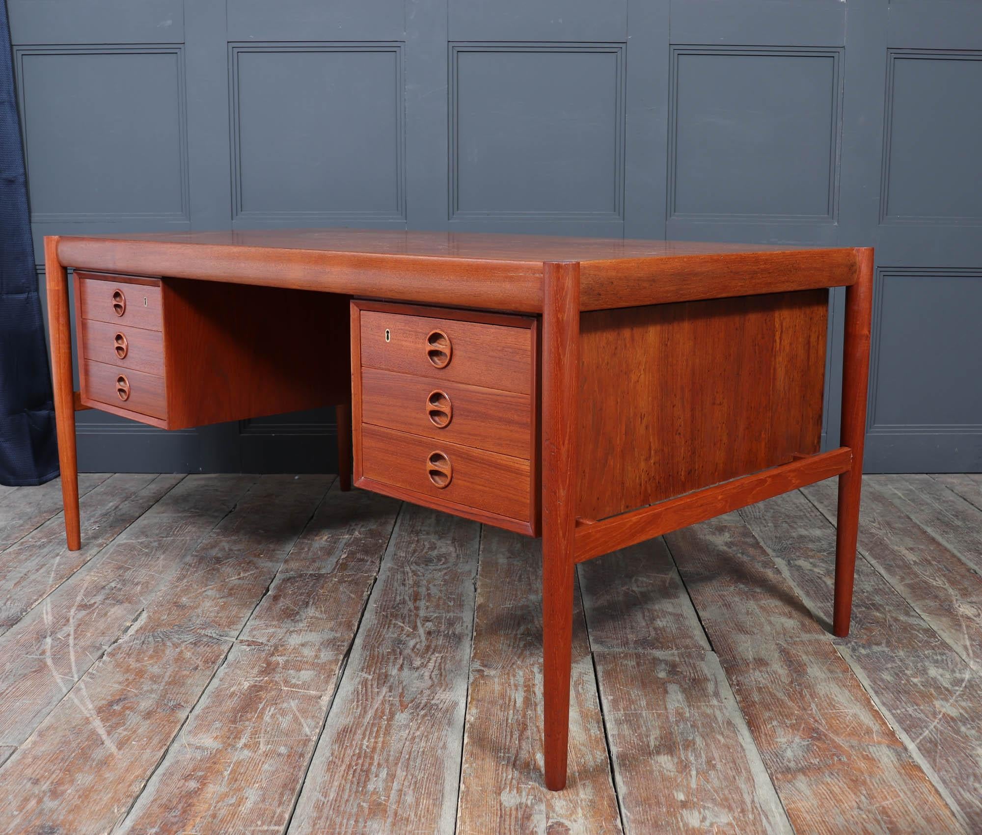Mid-Century Danish Teak Executive Desk, c. 1960s For Sale 4