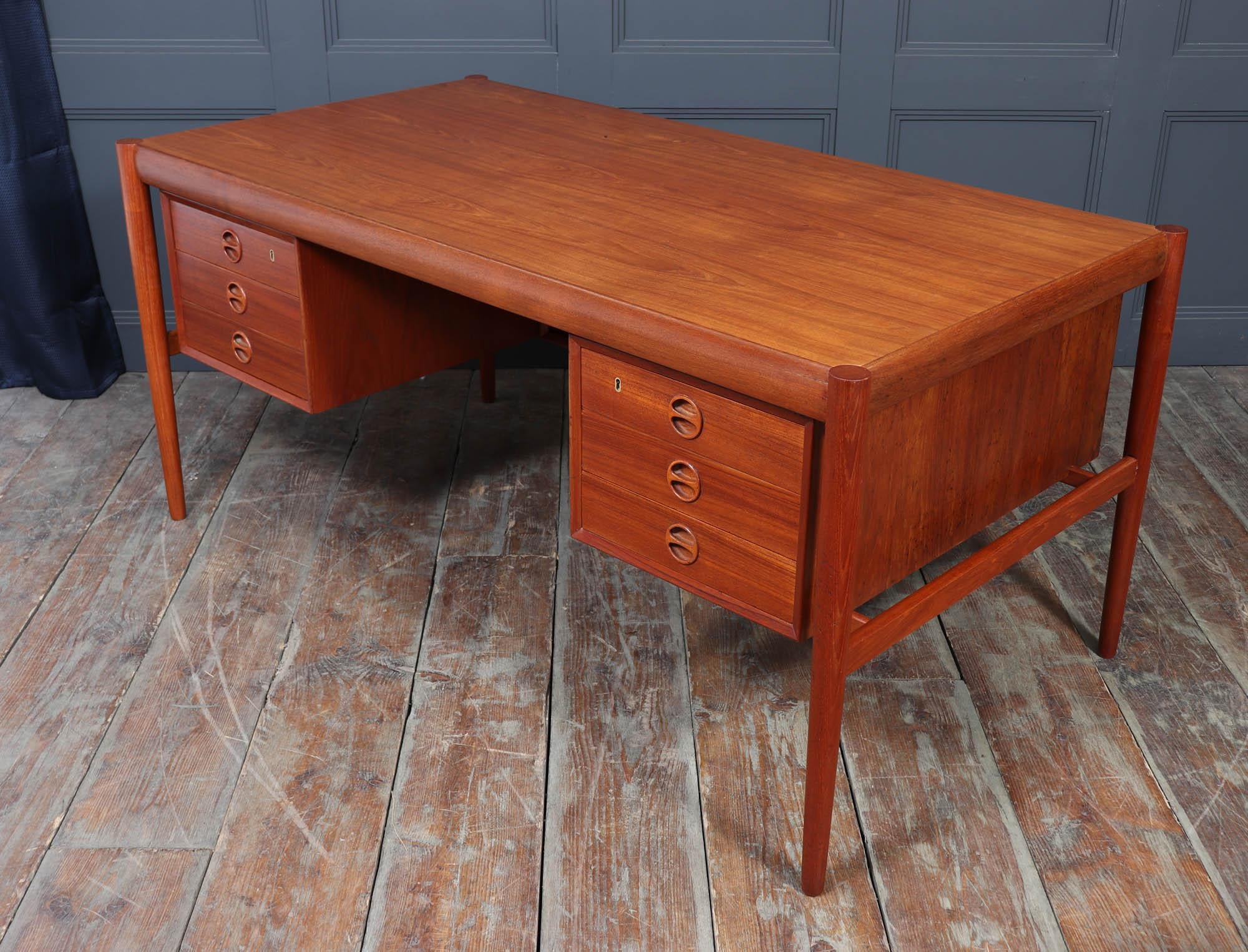 Mid-Century Danish Teak Executive Desk, c. 1960s For Sale 3