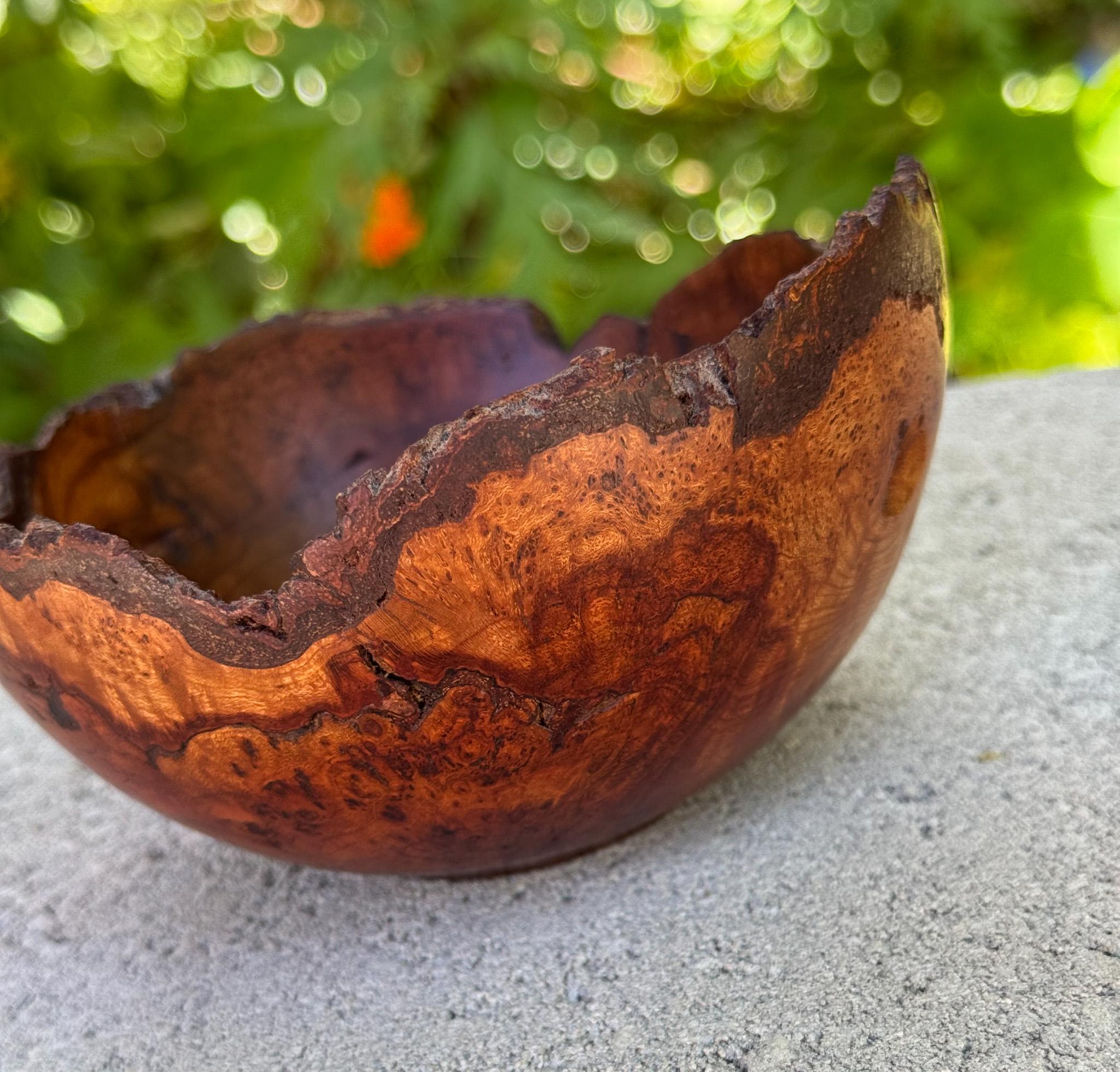 Organico moderno Donna Kausen Ciotola in radica di ciliegio lavorata a mano, 2000 in vendita
